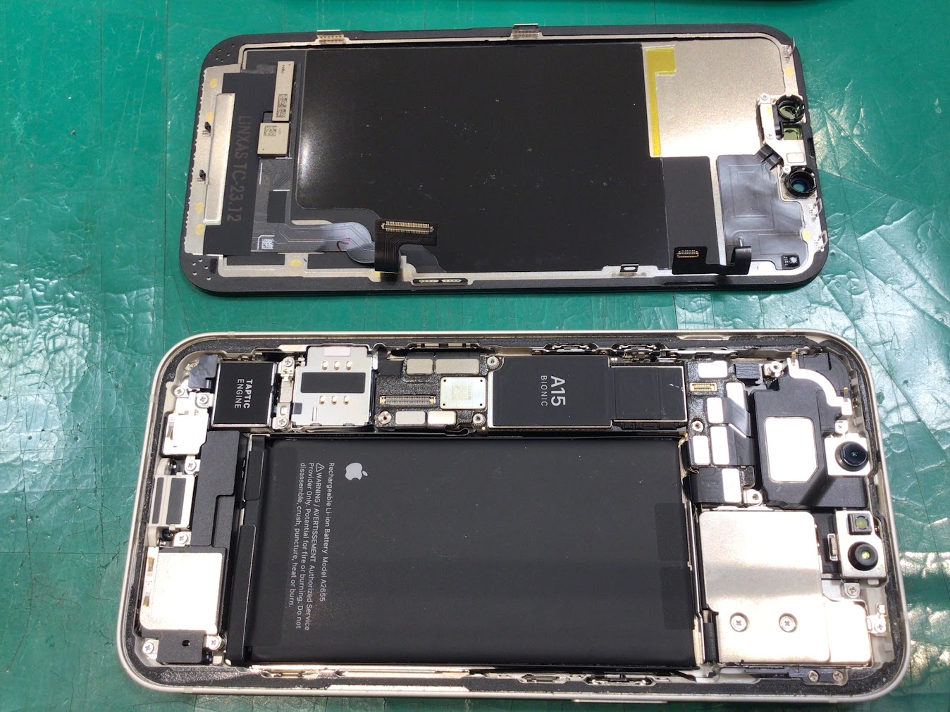 iPhoneSE2のバッテリー交換は、データそのまま・即日修理のスマホ修理工房　港北店へ！