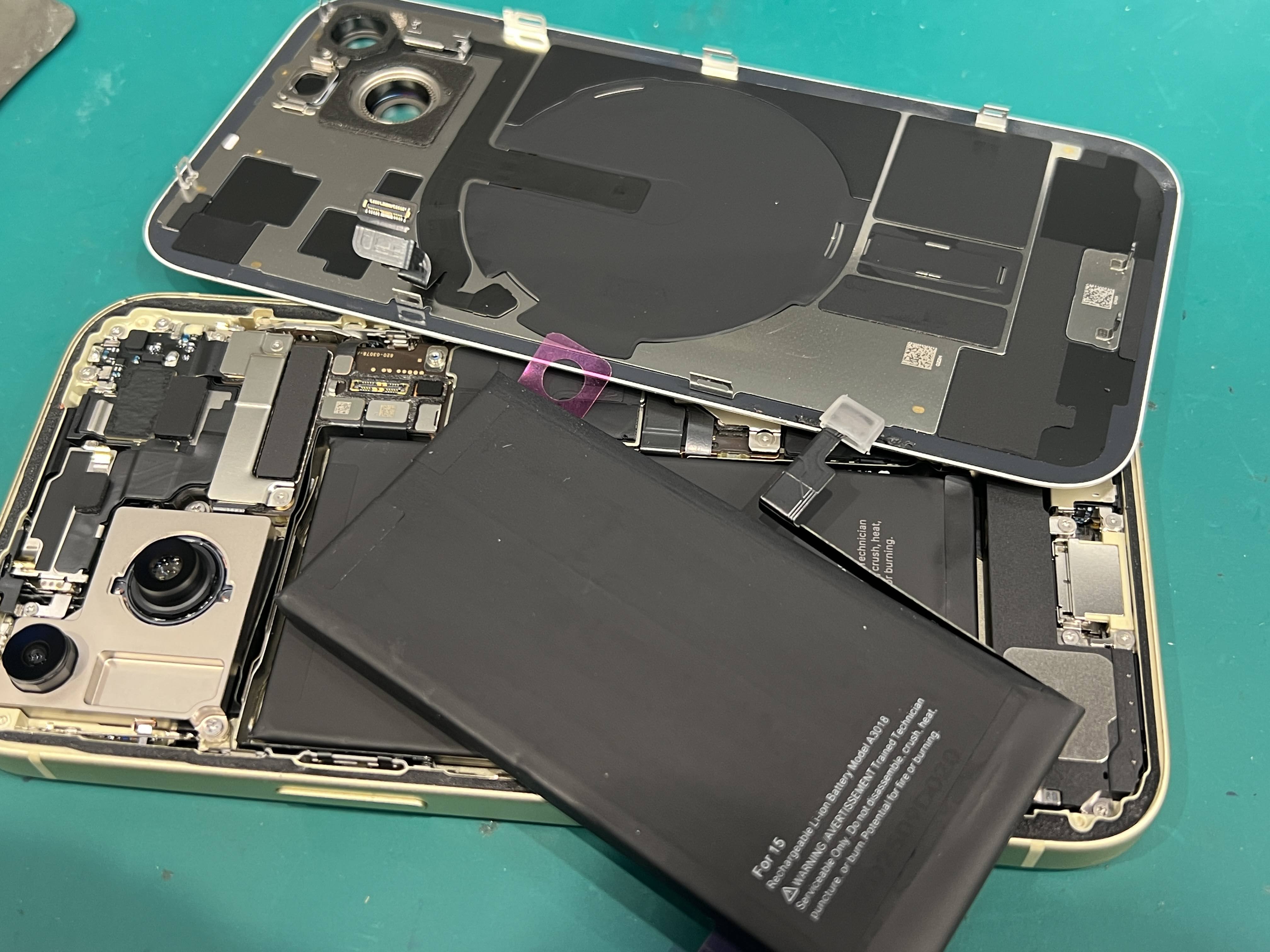 iPhone15（アイフォン）バッテリーの減りが早い症状を改善！60分で交換修理対応しました🔋