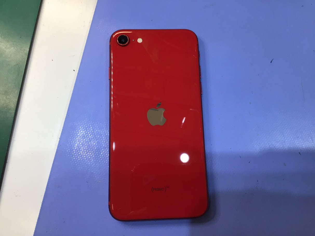 iPhoneSE2のバッテリー交換は、データそのまま・即日修理のスマホ修理工房　港北店へ！