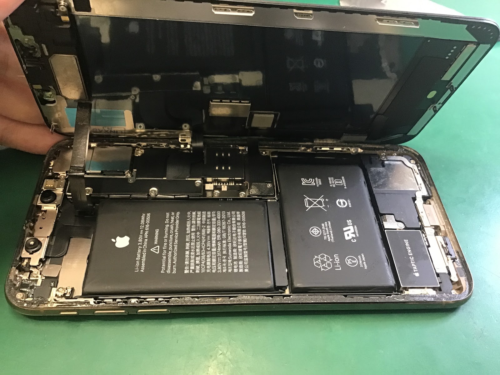 iPhoneXS 修理　データをそのまま・最短即日修理のスマホ修理工房八王子オクトーレ店にご相談ください！