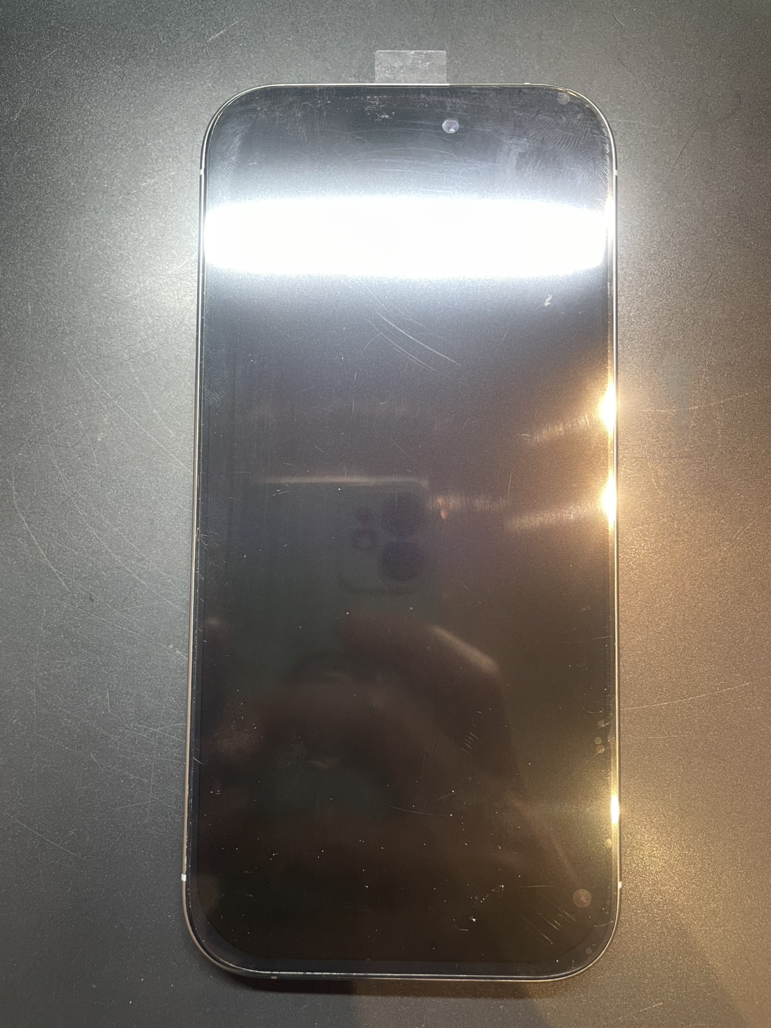 落として画面が映らなくなった…iPhone 16Pro画面交換修理を行いました！【スマホ修理工房三鷹店】