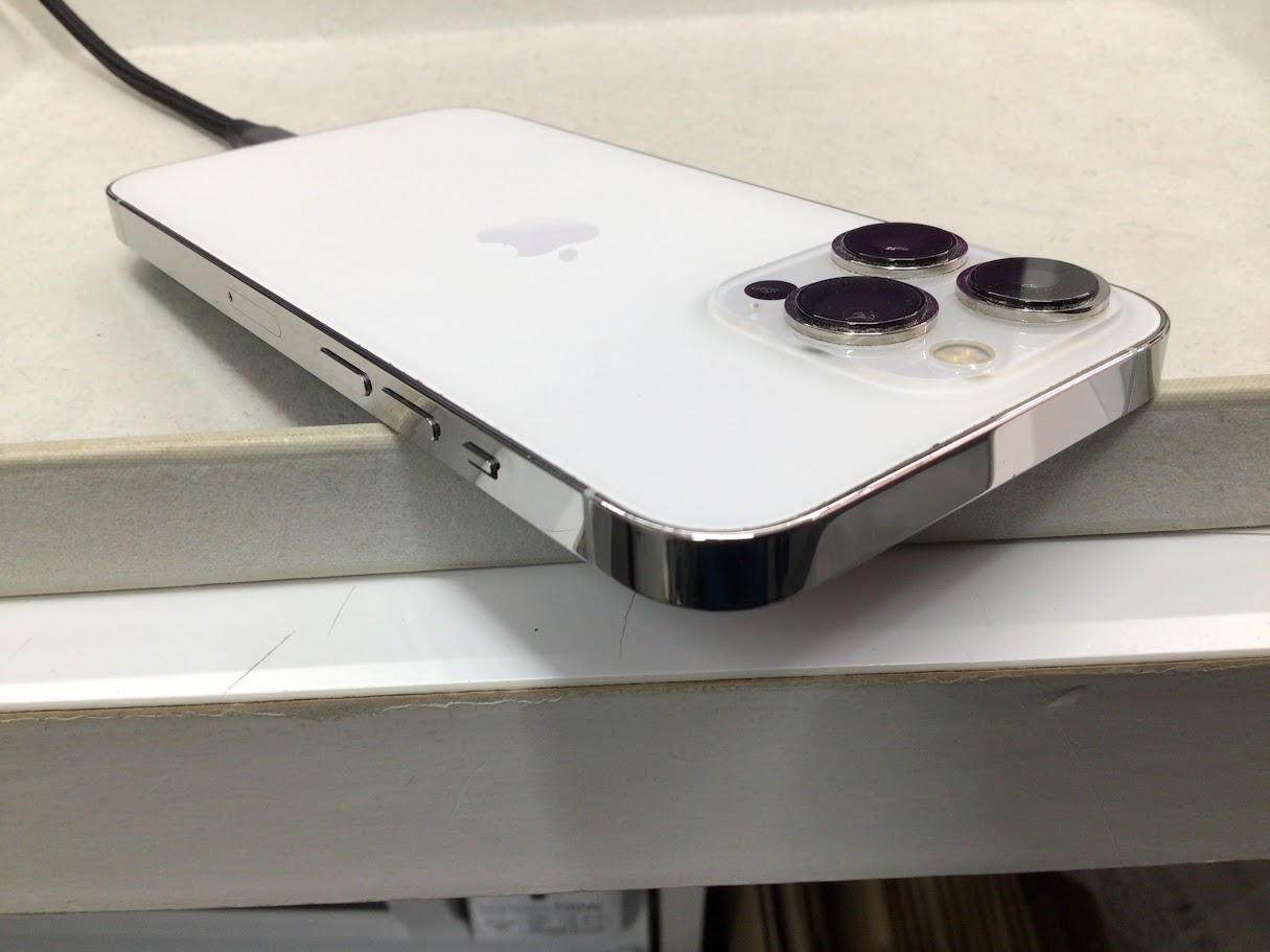 【画面割れ】バキバキのiPhoneも60分で元通り！データもそのままで修理可能です。