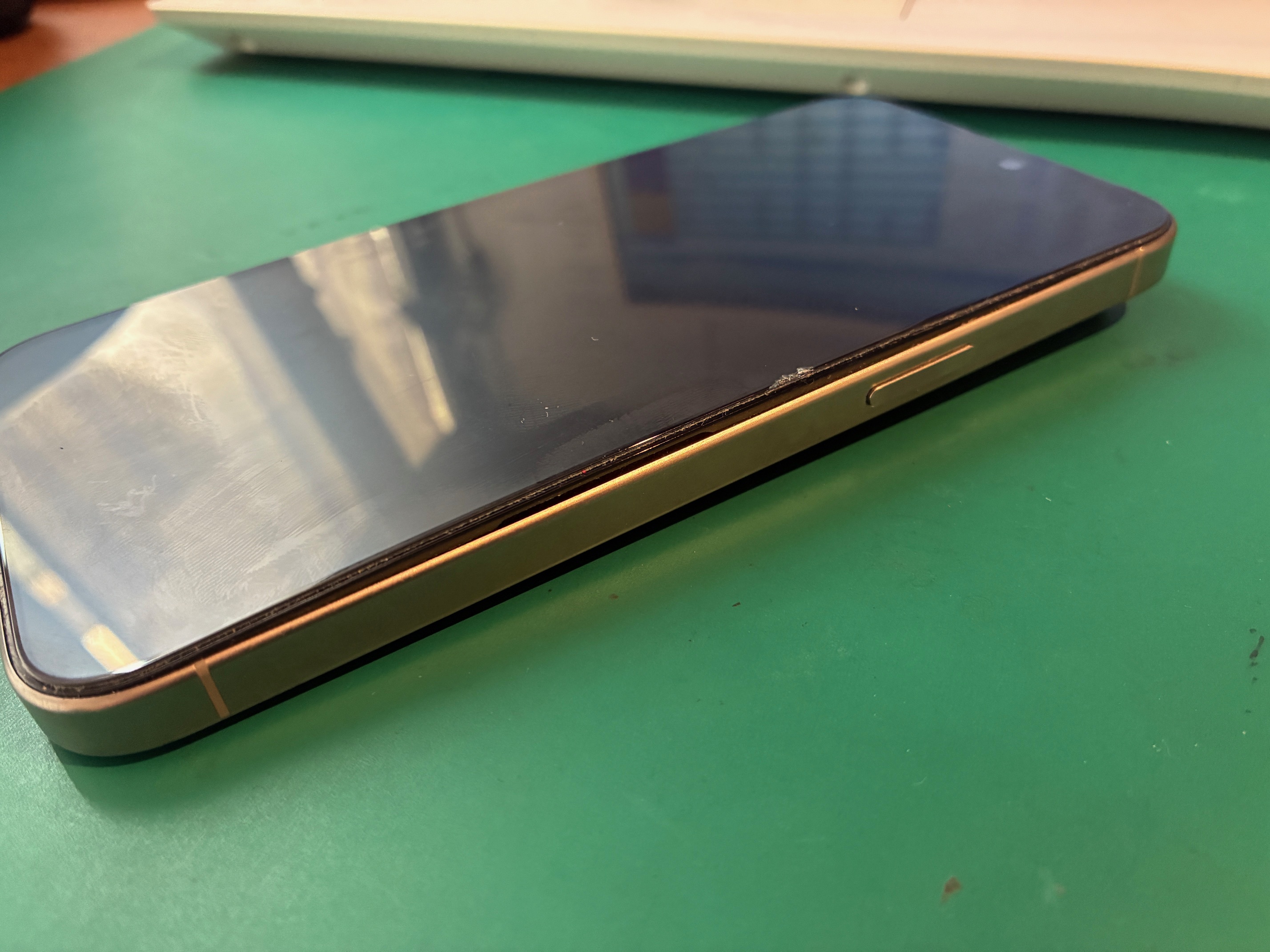 神戸市からお越しのお客様よりiPhone15ProMaxのバッテリー交換をご依頼いただきました！