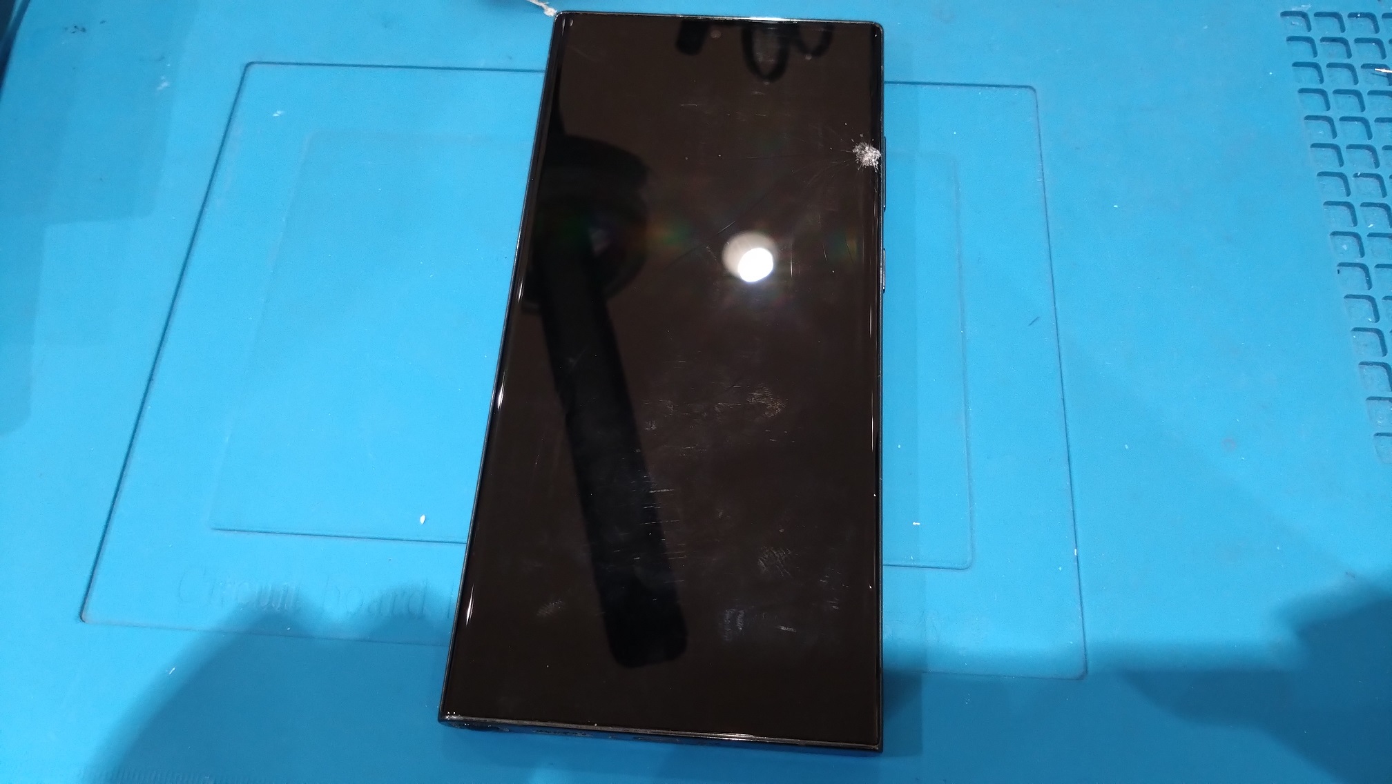 落として画面が映らなくなってしまったGalaxyS23ultra（ギャラクシー）の画面交換承りました！！