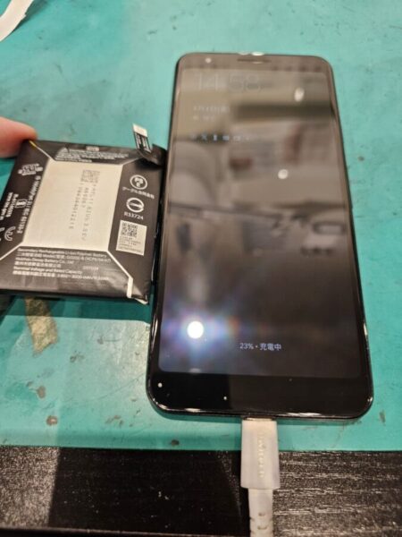 足立区からお越しの　バッテリーが膨らんだPixel3a(ピクセル)の修理をしました！【スマホ修理工房　北千住マルイ店】