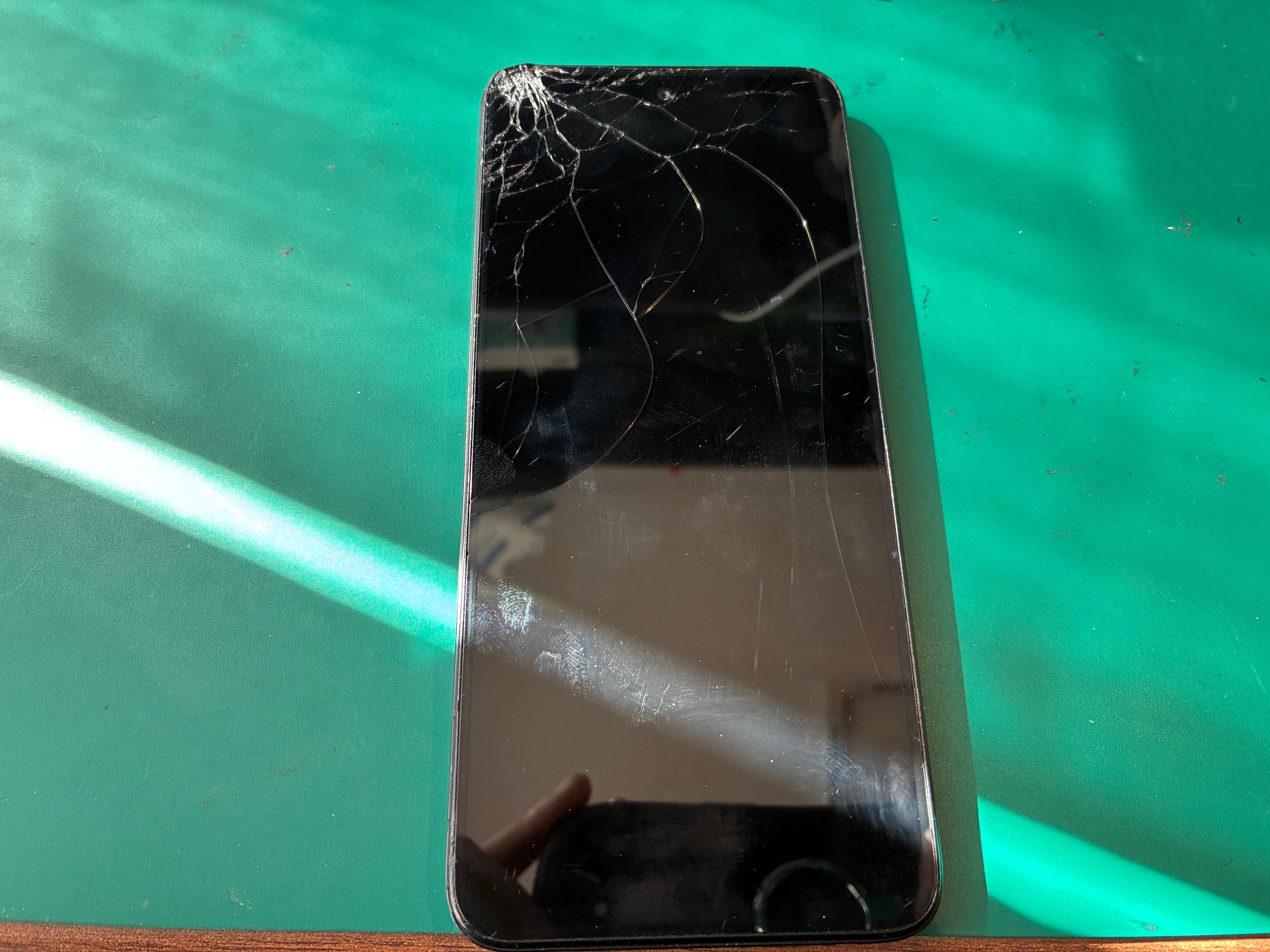 神戸市からお越しのお客様よりRedmi 12 5Gの画面交換をご依頼いただきました！