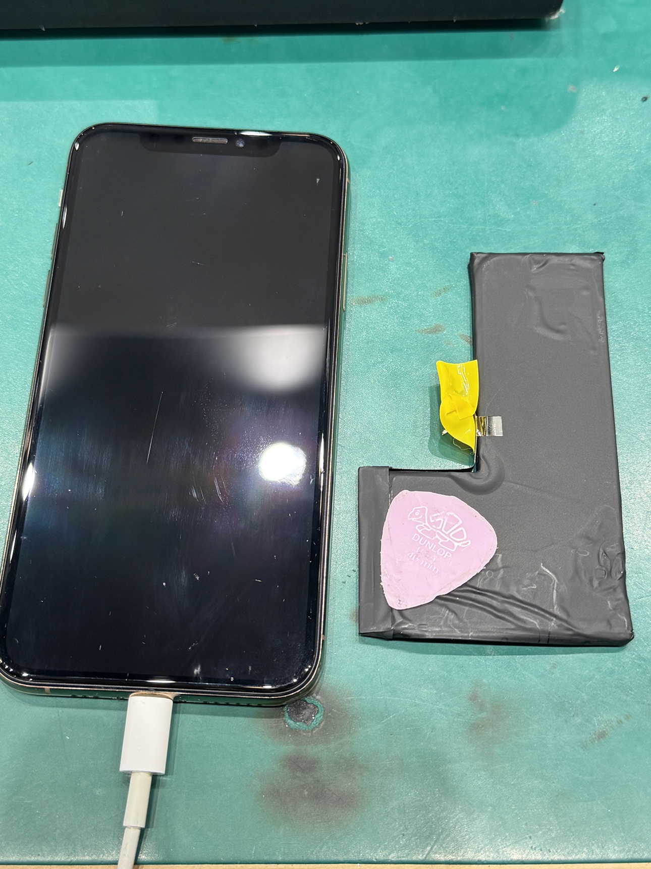 iPhoneXSのバッテリー交換を行いました! スマホ修理工房テラスモール湘南店