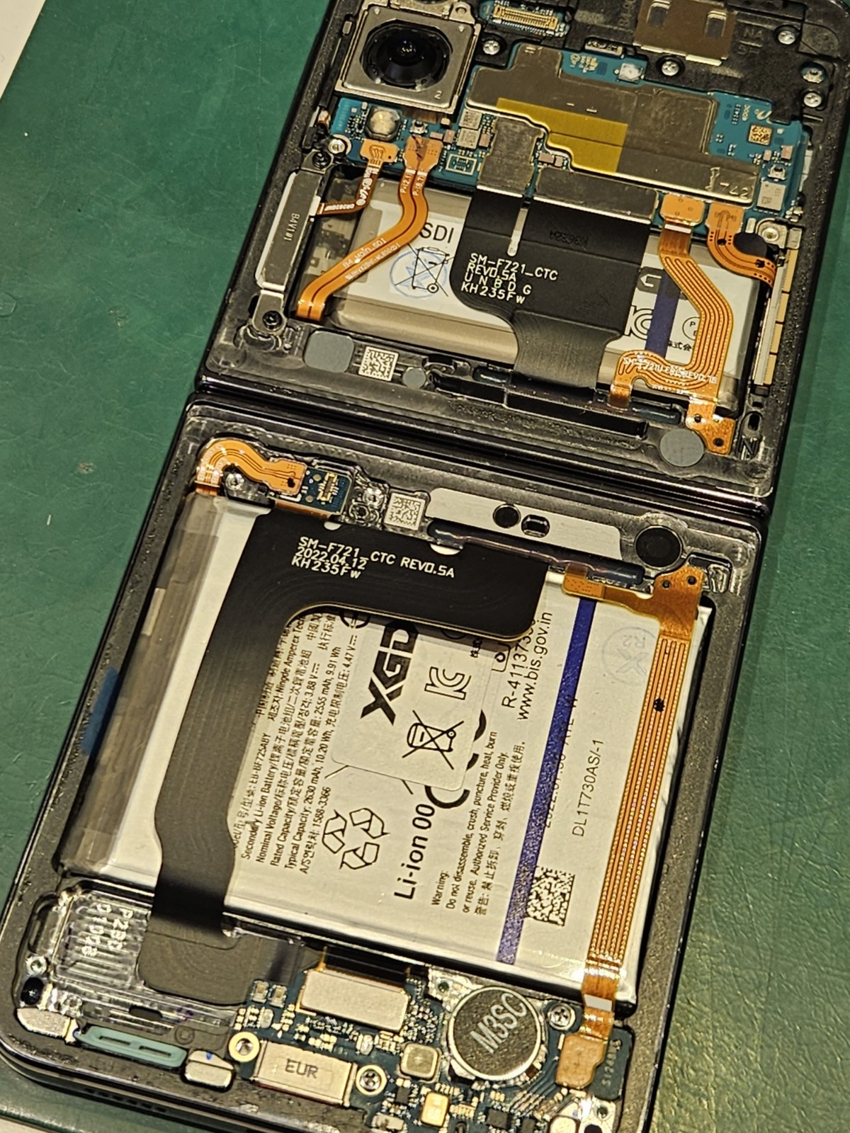 起動しなくなってしまったGalaxy Z Flip3のバッテリー交換をおこないました！