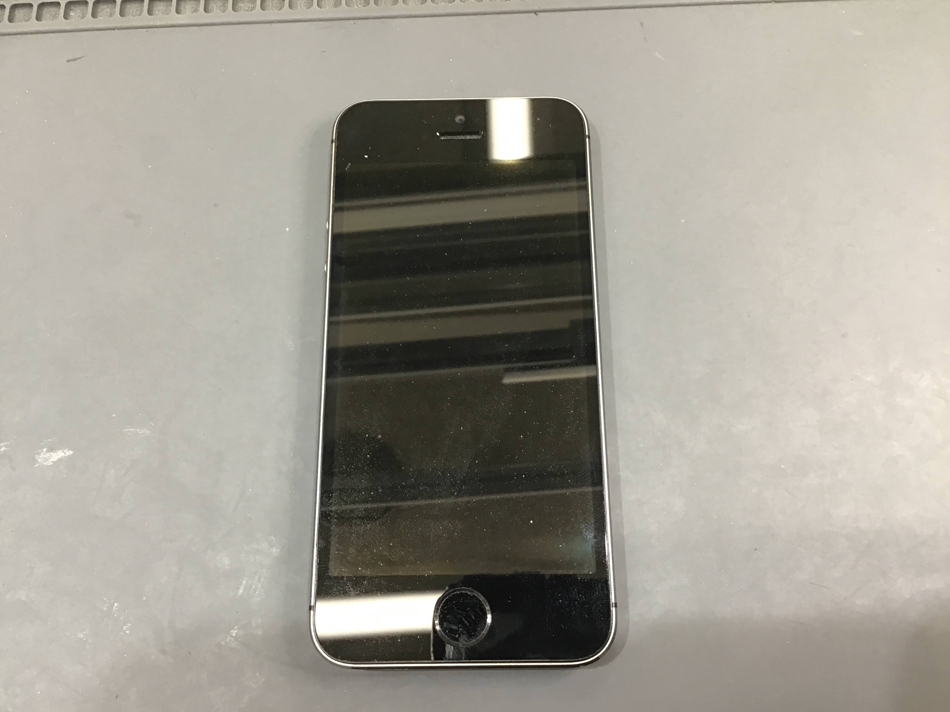 スマホ修理工房/iPhone5Sの修理を承りました