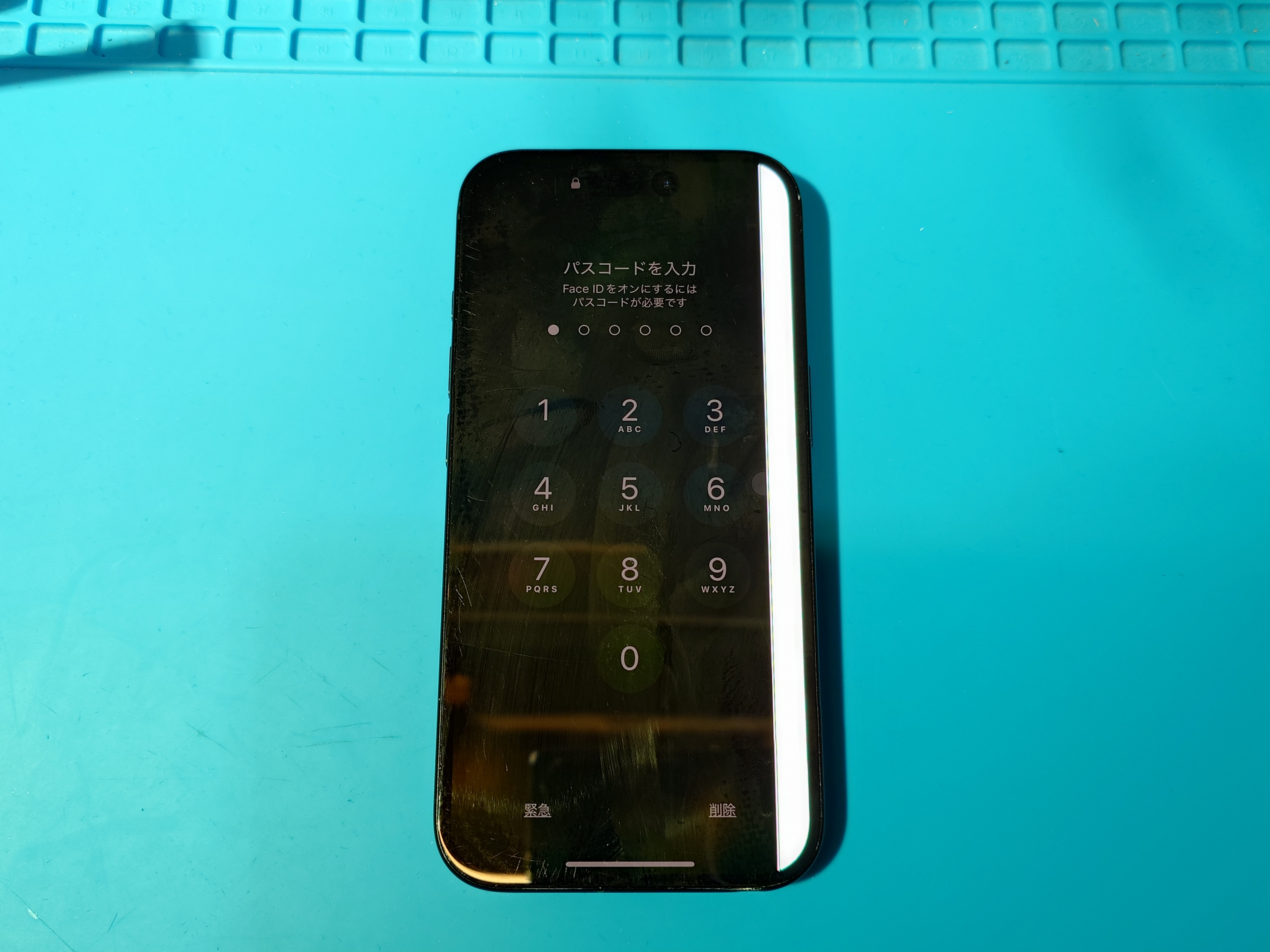 iPhone16(アイフォン16)液晶に白い線が…Σ(ﾟдﾟlll)ｶﾞｰﾝ　画面交換で直せます！【スマホ修理工房札幌店】