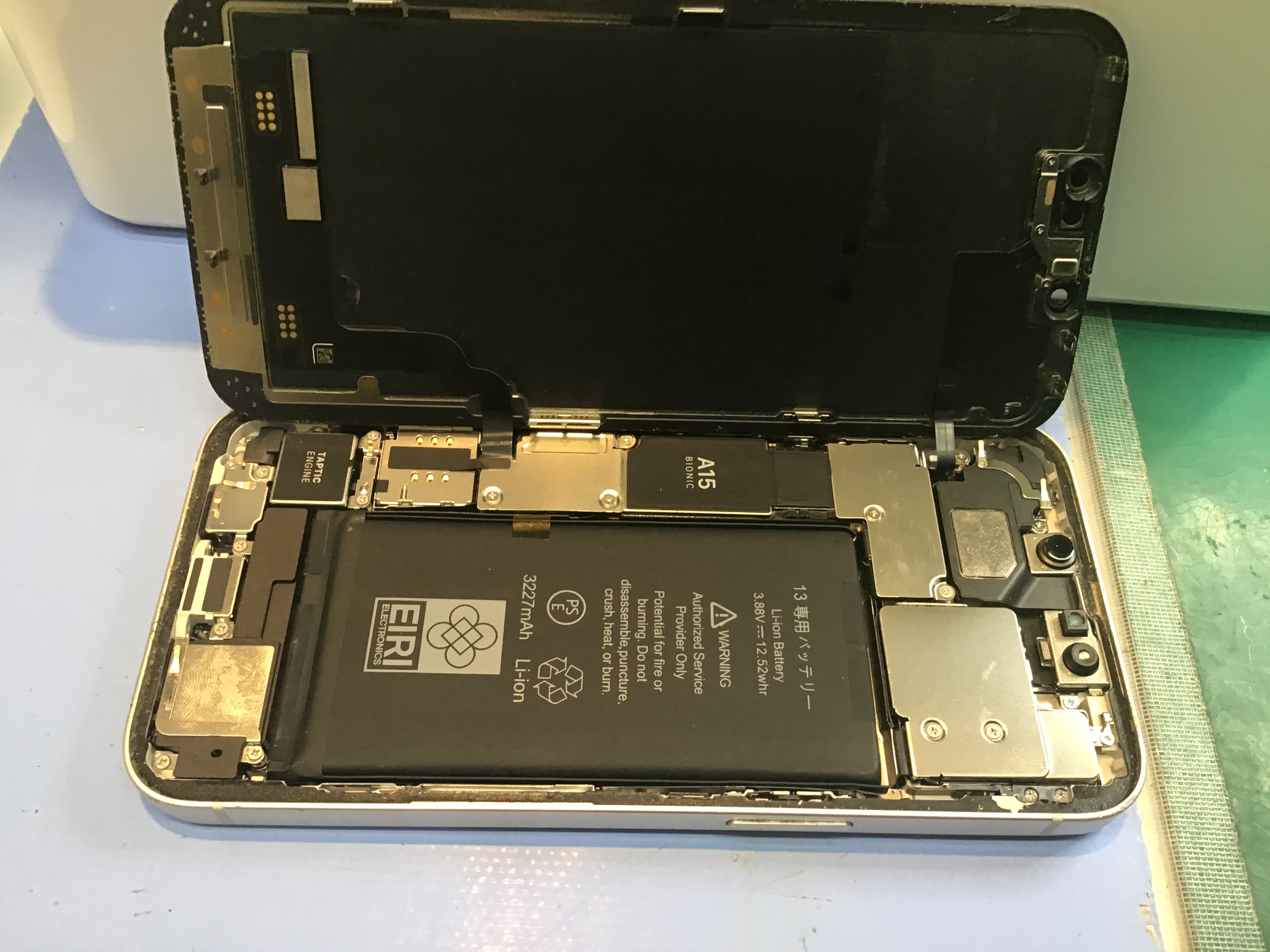 iPhone13のバッテリー交換は、データそのまま・即日修理のスマホ修理工房京王聖蹟桜ヶ丘ショッピングセンターB館店へ！