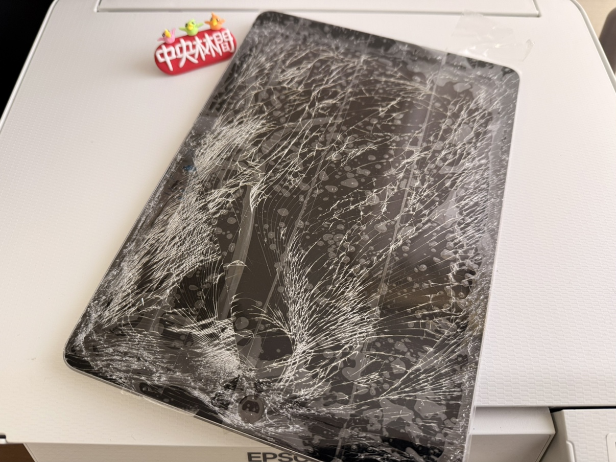 【中央林間店】iPadのガラス割れ