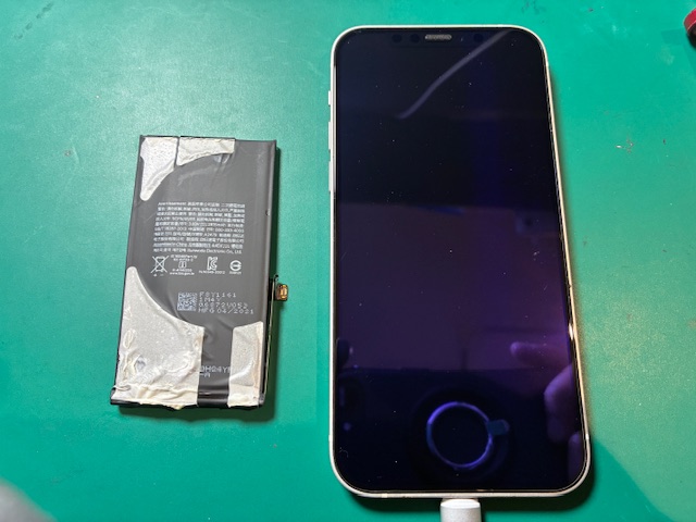 神戸市からお越しのお客様よりiPhone12のバッテリー交換をご依頼いただきました！