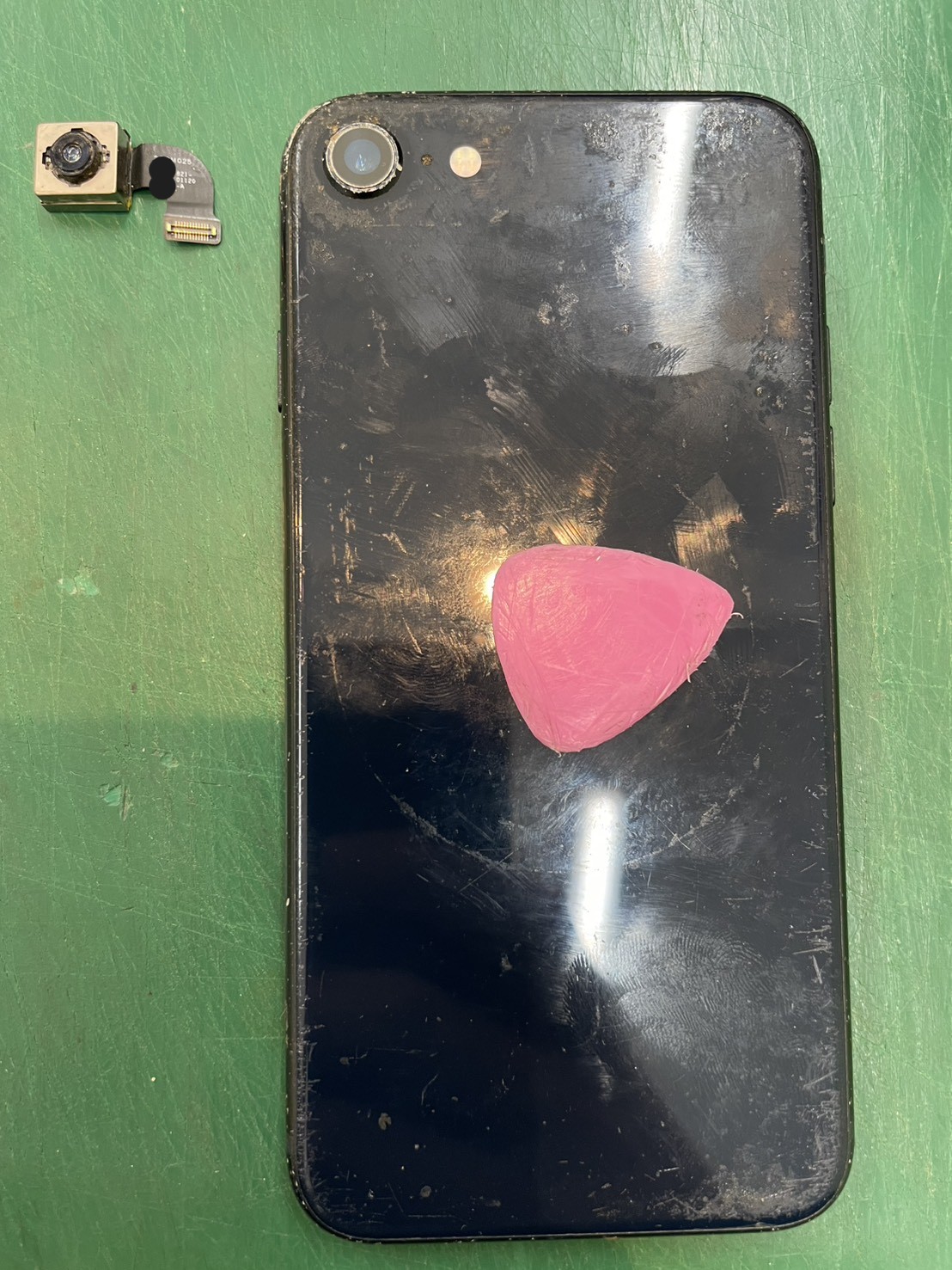 iPhoneSE3のアウトカメラ交換の修理を承りました-スマホ修理工房和光駅北口店-