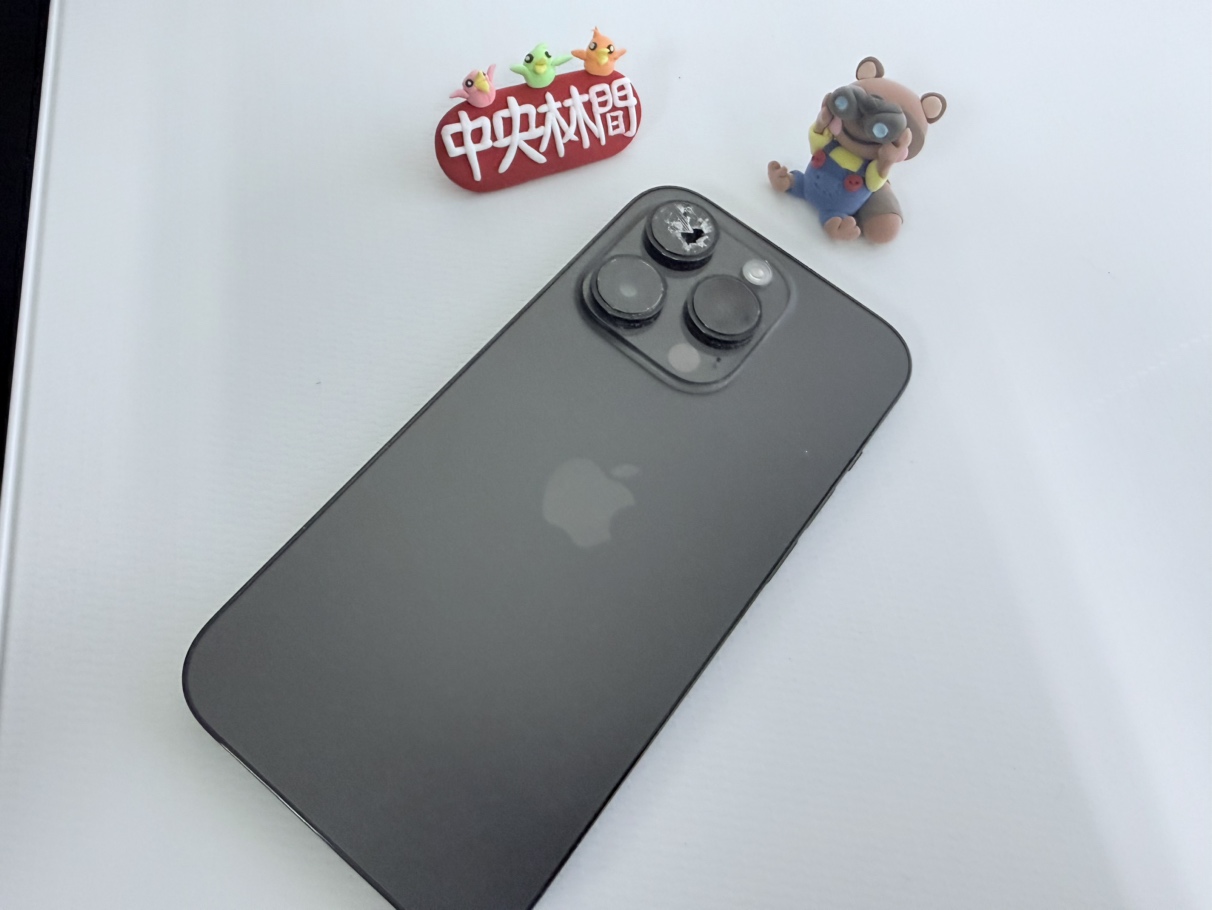 【中央林間店】14Proのレンズ割れ2箇所も即日修理可です！