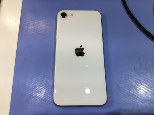 iPhoneSE2のバッテリー交換は、データそのまま・即日修理のスマホ修理