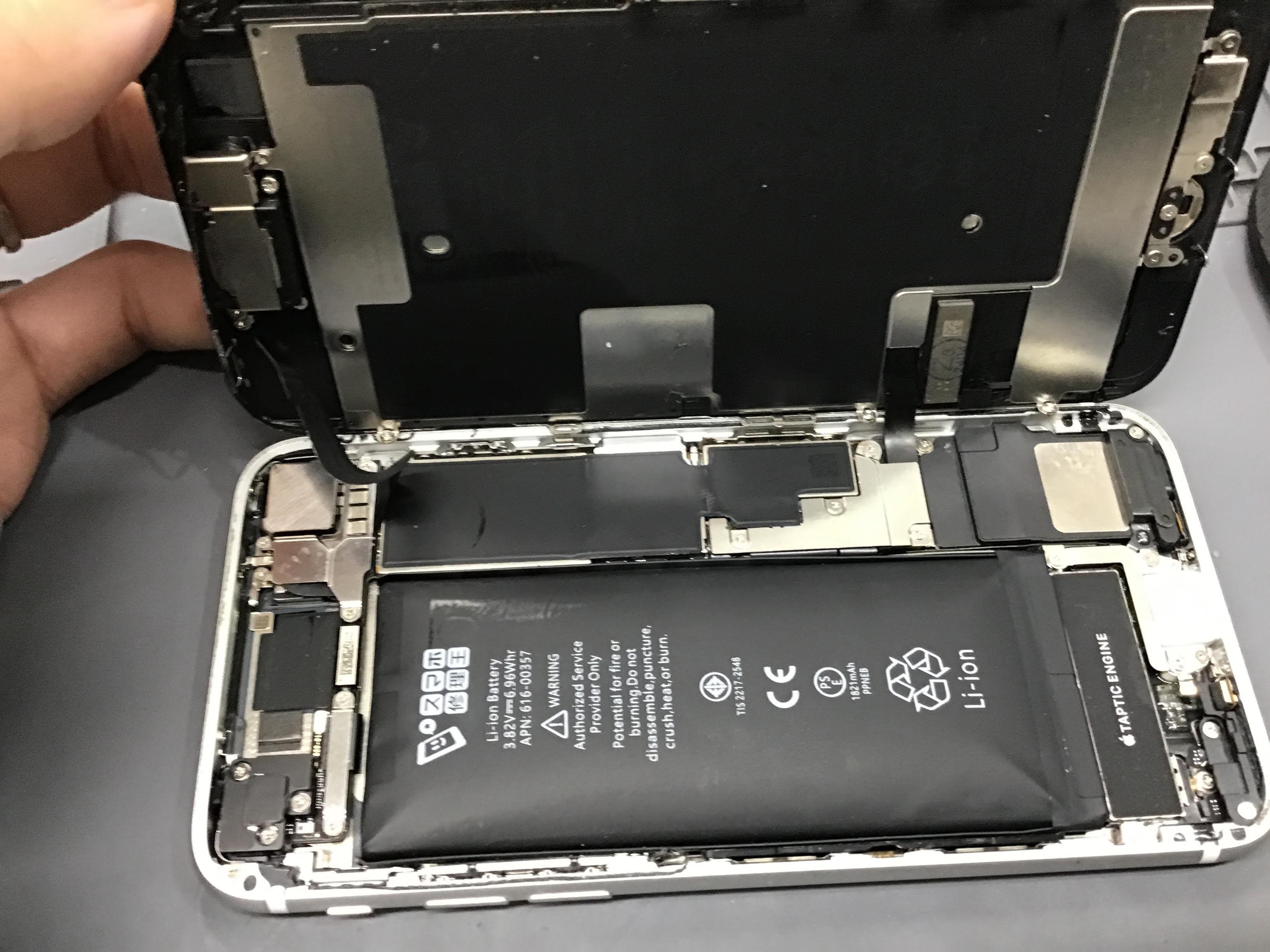 iPhoneSE2データそのまま・最短即日修理のスマホ修理工房聖蹟桜ヶ丘店にご相談ください！！