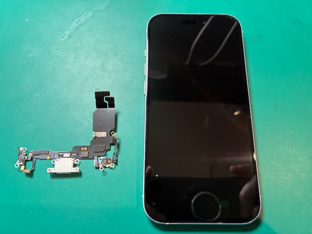 神戸市からお越しのお客様よりiPhone15の充電コネクタ交換をご依頼いただきました！
