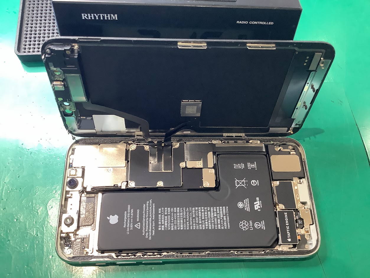 iPhone11Proのバッテリー交換ならデータをそのまま・最短即日修理のスマホ修理工房ラザウォーク甲斐双葉店へ