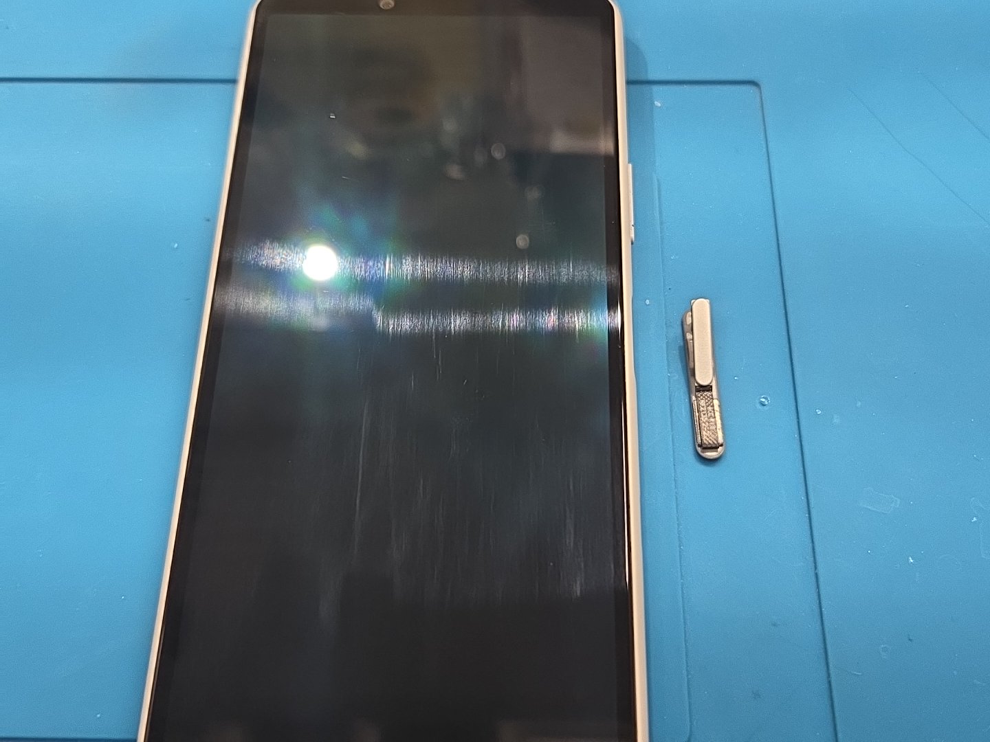 Xperia 10 iiiのボタン交換なら【スマホ修理工房 池袋P'パルコ本店】にお任せください！