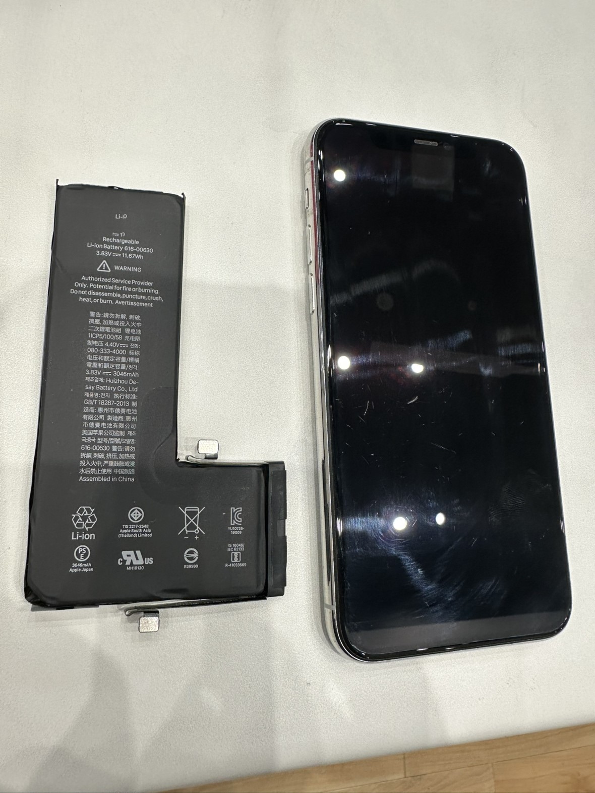 iPhone 11Pro（アイフォン）のバッテリー交換はスマホ修理工房イオンモール福岡店で即日修理可能です！