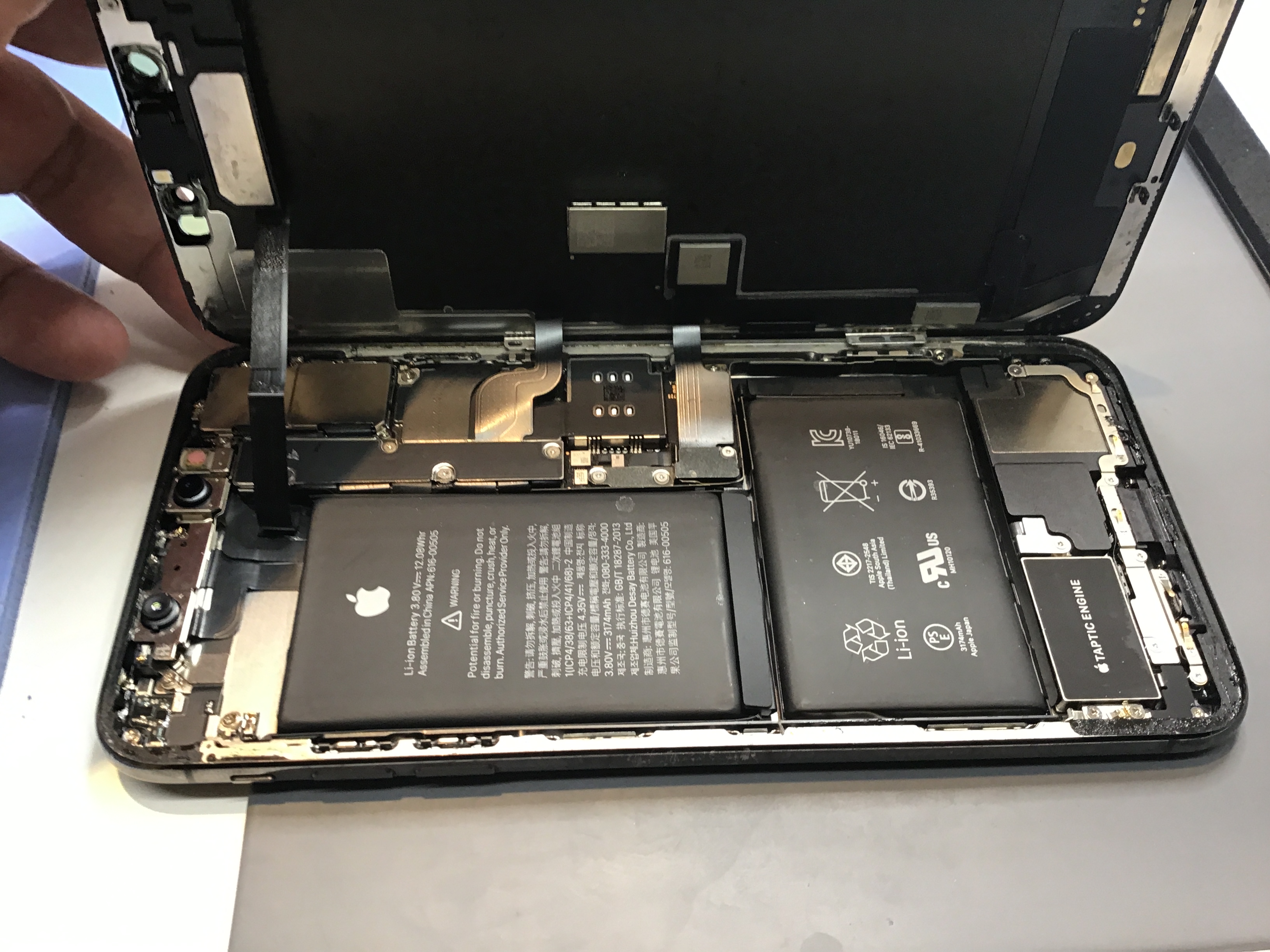 iPhoneXSMzxのバッテリー交換は、データそのまま・即日修理のスマホ修理工房京王聖蹟桜ヶ丘ショッピングセンターB館店へ！