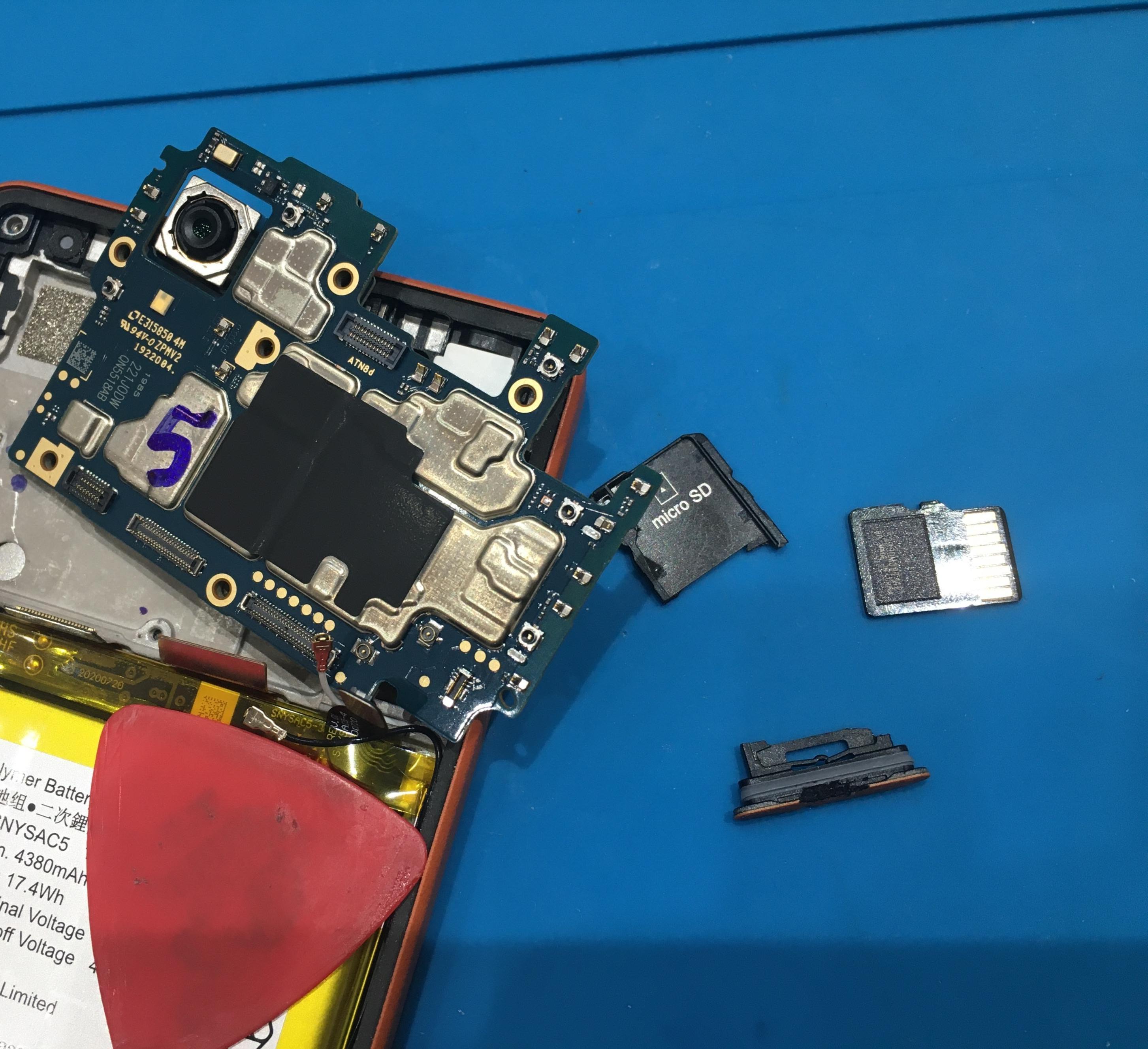 スマートフォンのSIMカードの取り出しも「スマホ修理工房　池袋P'パルコ本店」にお任せください😨📱