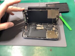 iPhone13のバッテリー交換は、データそのまま・即日修理のスマホ修理工房　二俣川店へ！