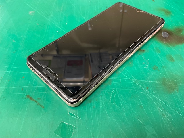 AQUOS sense5G バッテリー膨張で液晶パネルが浮いてきた！　スマホ修理工房浦和パルコ店