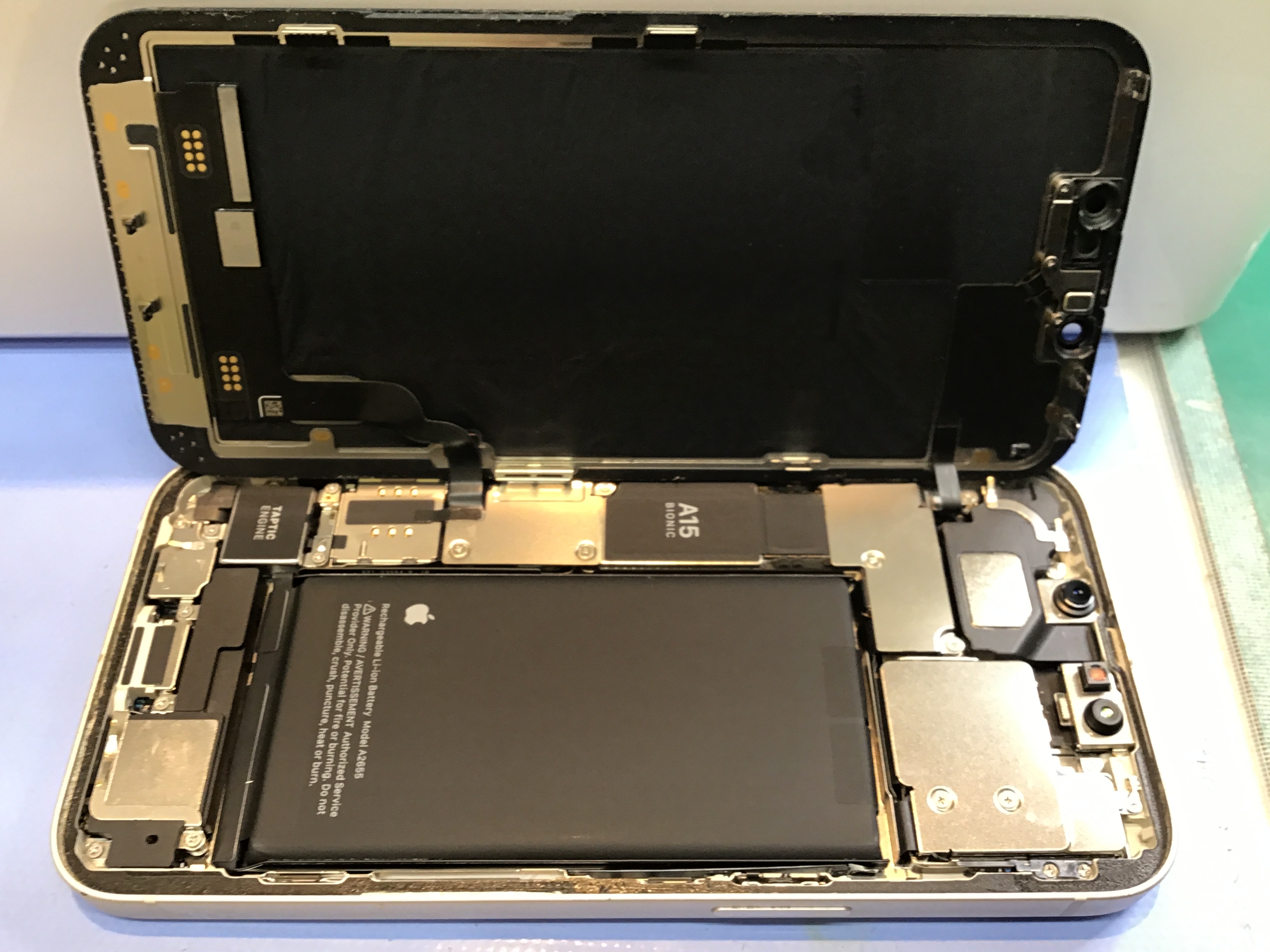 iPhone13のバッテリー交換は、データそのまま・即日修理のスマホ修理工房　イーアス高尾店へ！