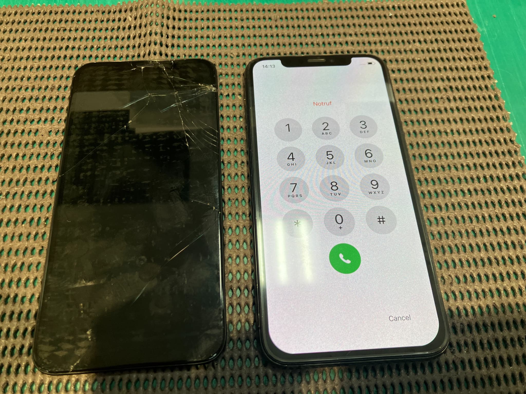 iPhoneXsの割れてしまった画面の交換修理をいたしました　-スマホ修理工房浦和パルコ店-