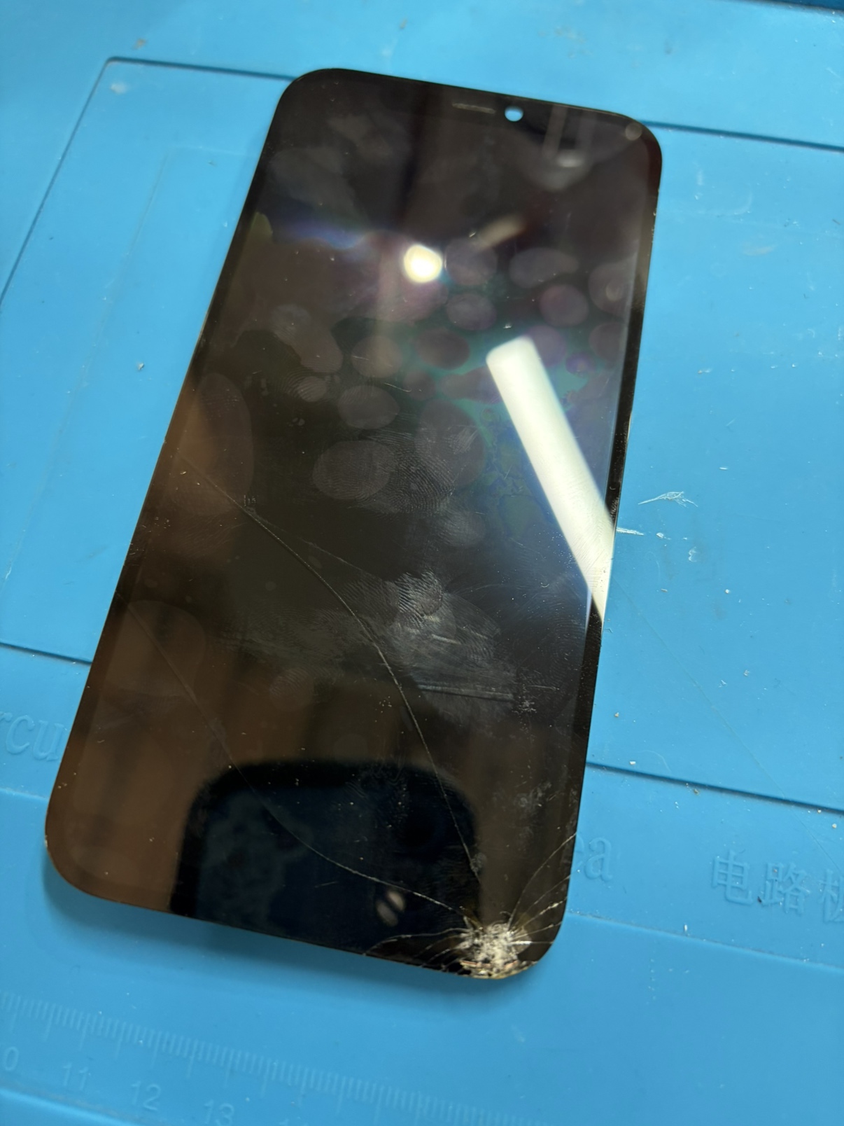 iPhone12の画面修理であれば最短30分からのご案内が可能です！【スマホ修理工房 池袋P'パルコ本店】