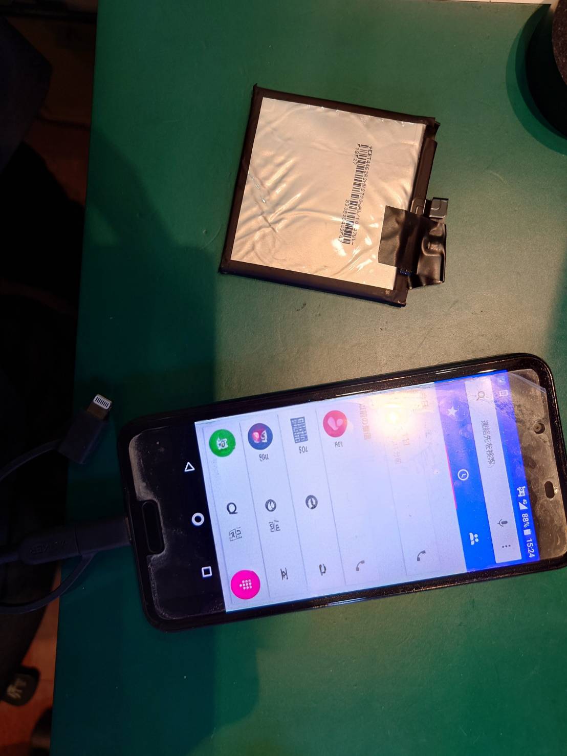 バッテリーが膨張して起動できなくなった…AQUOS sense バッテリー交換を行いました【スマホ修理工房荻窪タウンセブン店】
