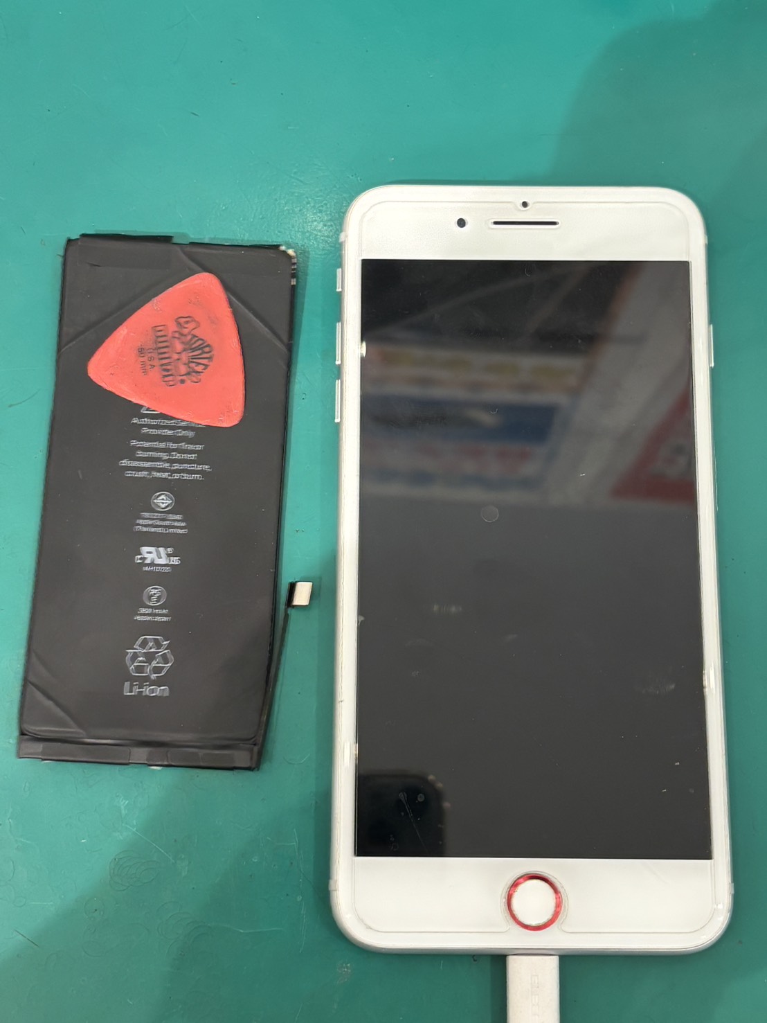 iPhone8plus　バッテリー交換を行いました！【スマホ修理工房新百合丘オーパ店】