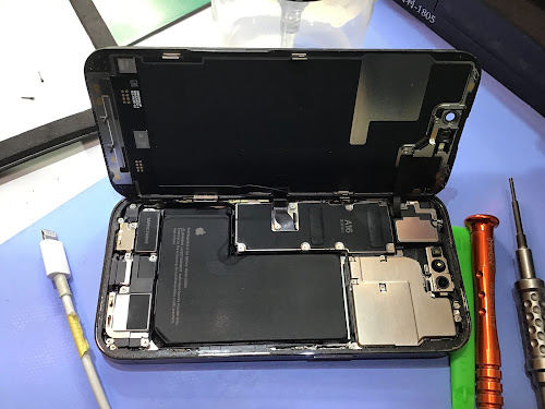 iPhone12ProMaxのバッテリー交換は、データそのまま・即日修理のスマホ修理工房　港北店へ！