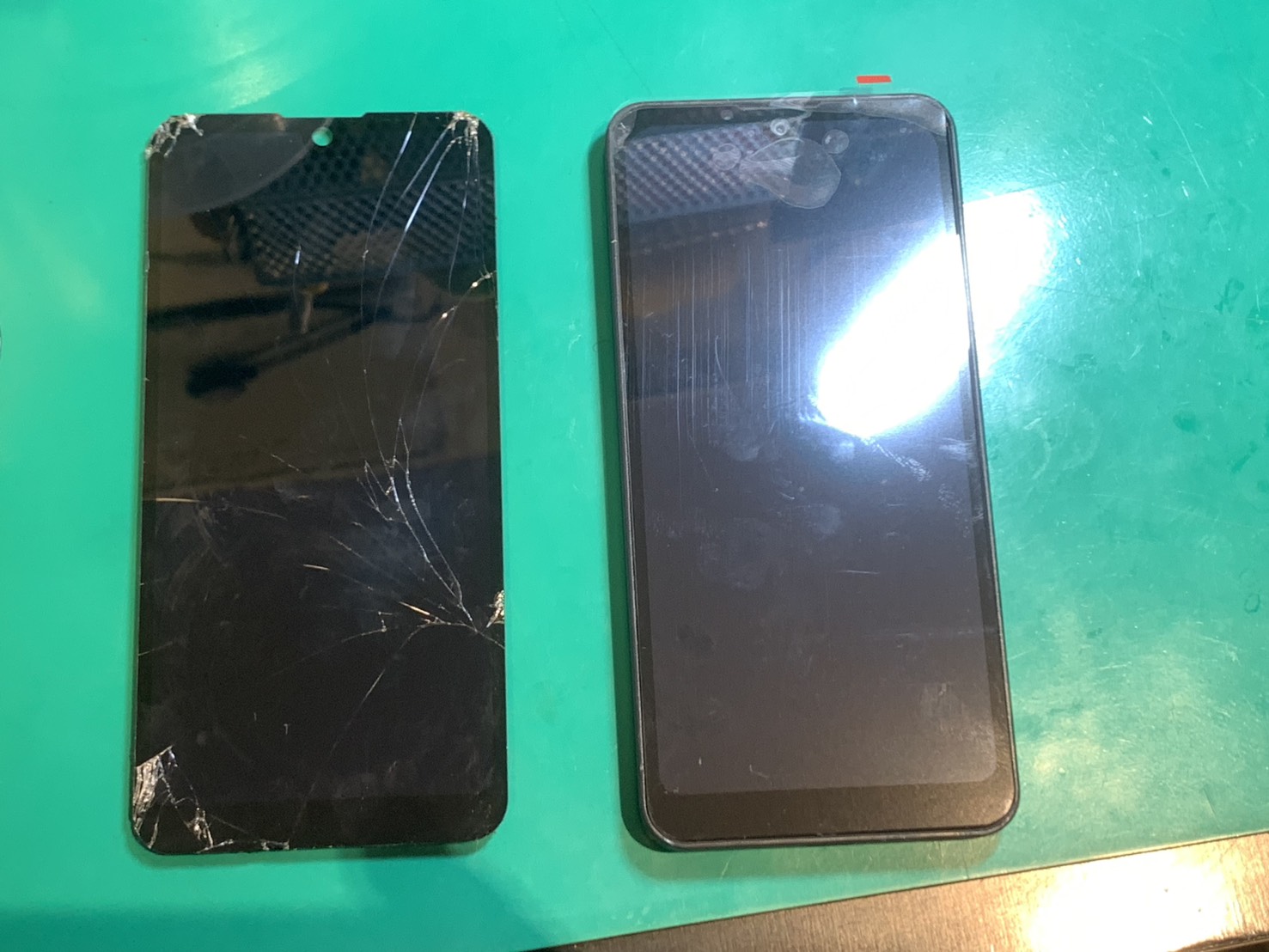 画面がバキバキ割れてしまった... iPhone11 Pro画面交換【スマホ修理工房 調布パルコ店】