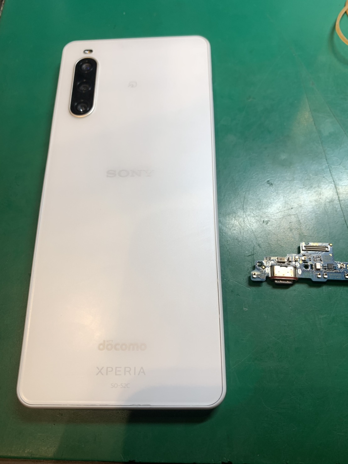水にさらしてしまい充電できなくなってしまった…Xperia10Ⅲ充電口交換修理【スマホ修理工房大井町店】