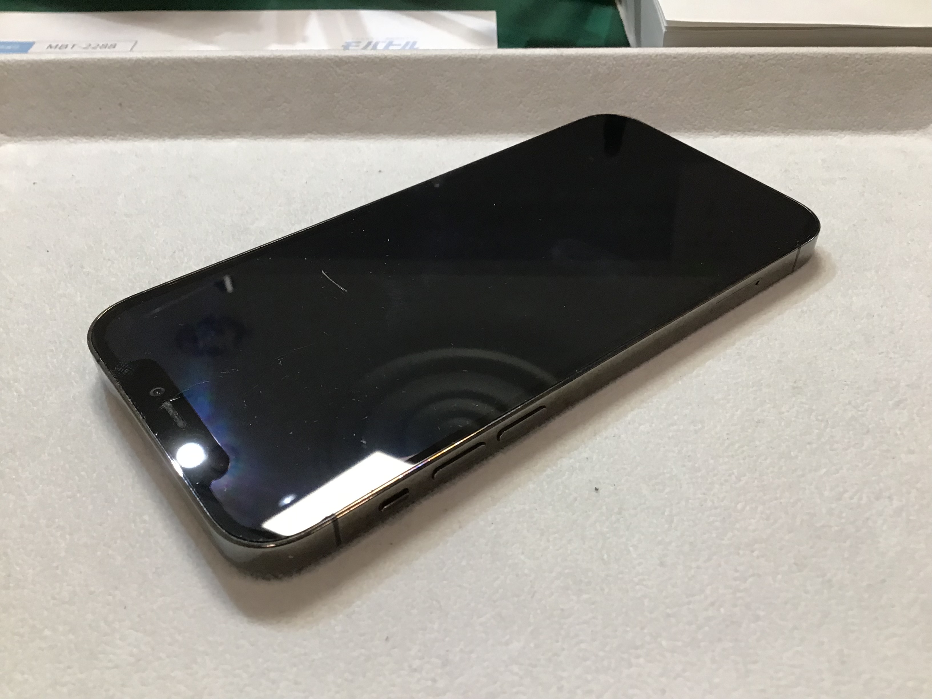 iPhone12の画面交換ならデータをそのまま・最短即日修理のスマホ修理工房ラザウォーク甲斐双葉店へ