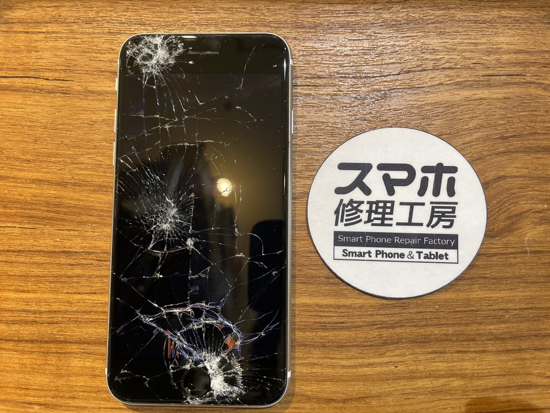 iPhoneSE3（アイフォンSE3）の画面が割れて映らなくなってしまった...そんなときはスマホ修理工房 広島パルコ新館店へ！
