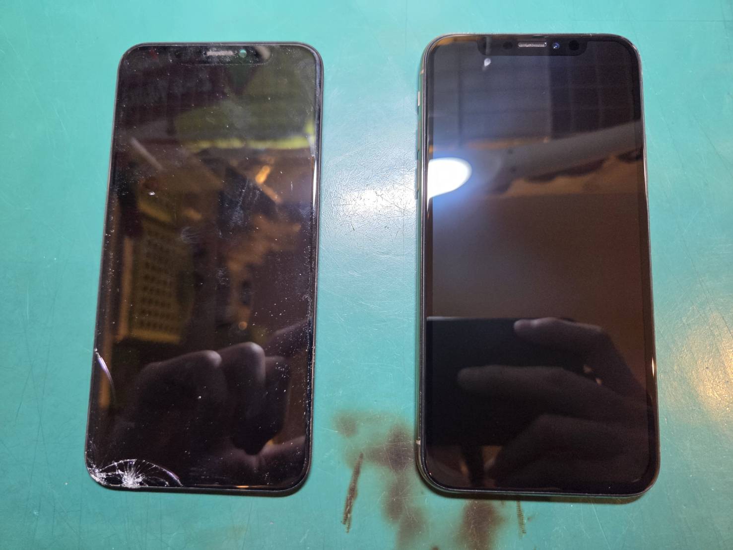 落下で割れたiPhone XSの画面を交換しました✨【スマホ修理工房 調布パルコ店】