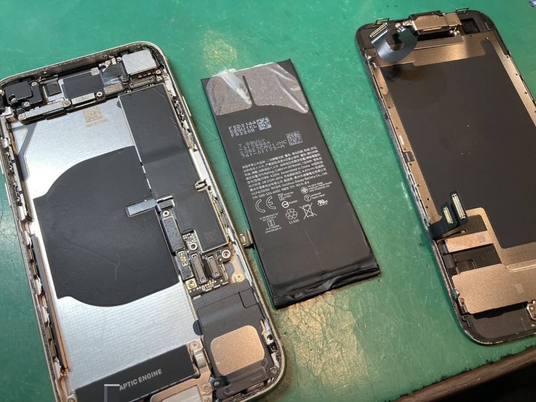 バッテリーが持たなくなってきてしまった…最大容量72％のiPhoneSE3バッテリー交換！【スマホ修理工房新百合丘オーパ店】