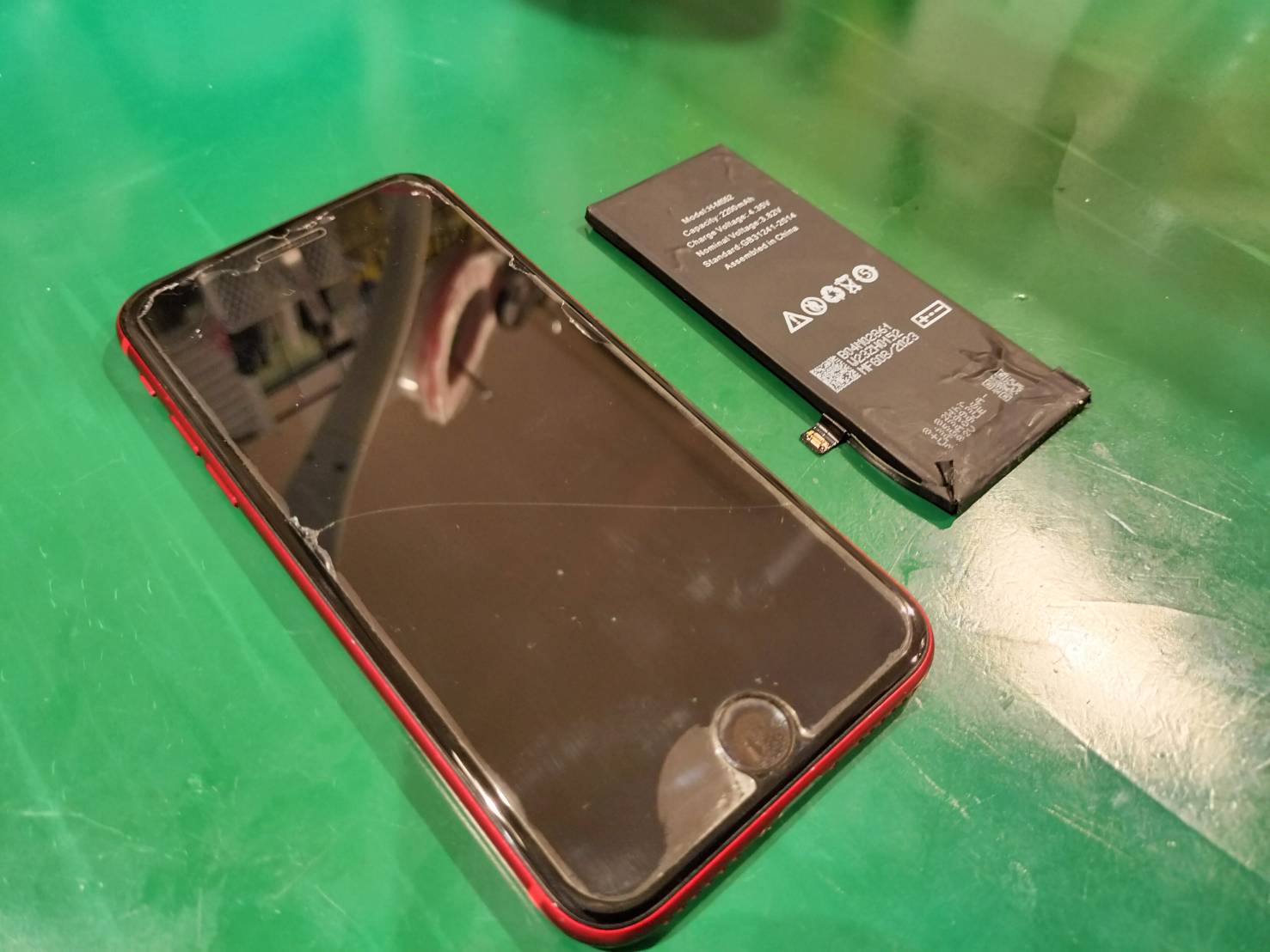 iPhone SE2 バッテリーの減りが早い！？　バッテリー交換🔋【スマホ修理工房 調布パルコ店】