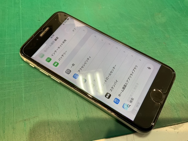 iPhone SE2 ゴーストタッチ+液晶表示がおかしい？　スマホ修理工房浦和パルコ店