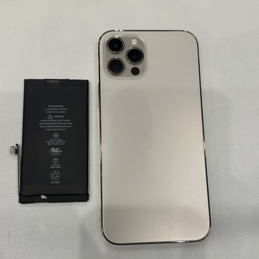 iPhone 12Pro（アイフォン）のバッテリー交換はスマホ修理工房イオンモール福岡店で即日修理可能です！