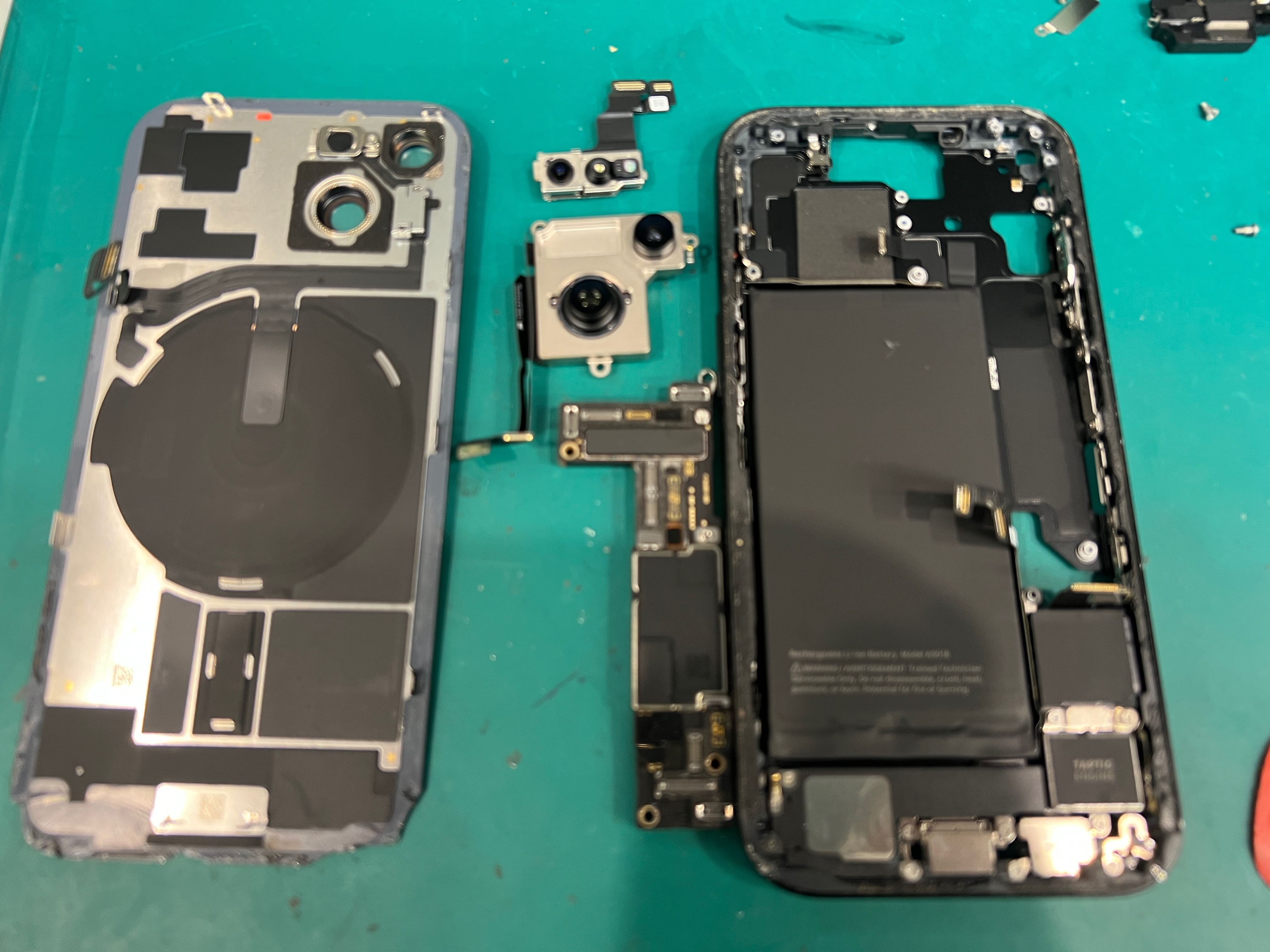 iPhone15（アイフォン15）水没復旧修理！内部洗浄＋画面交換で起動不良 