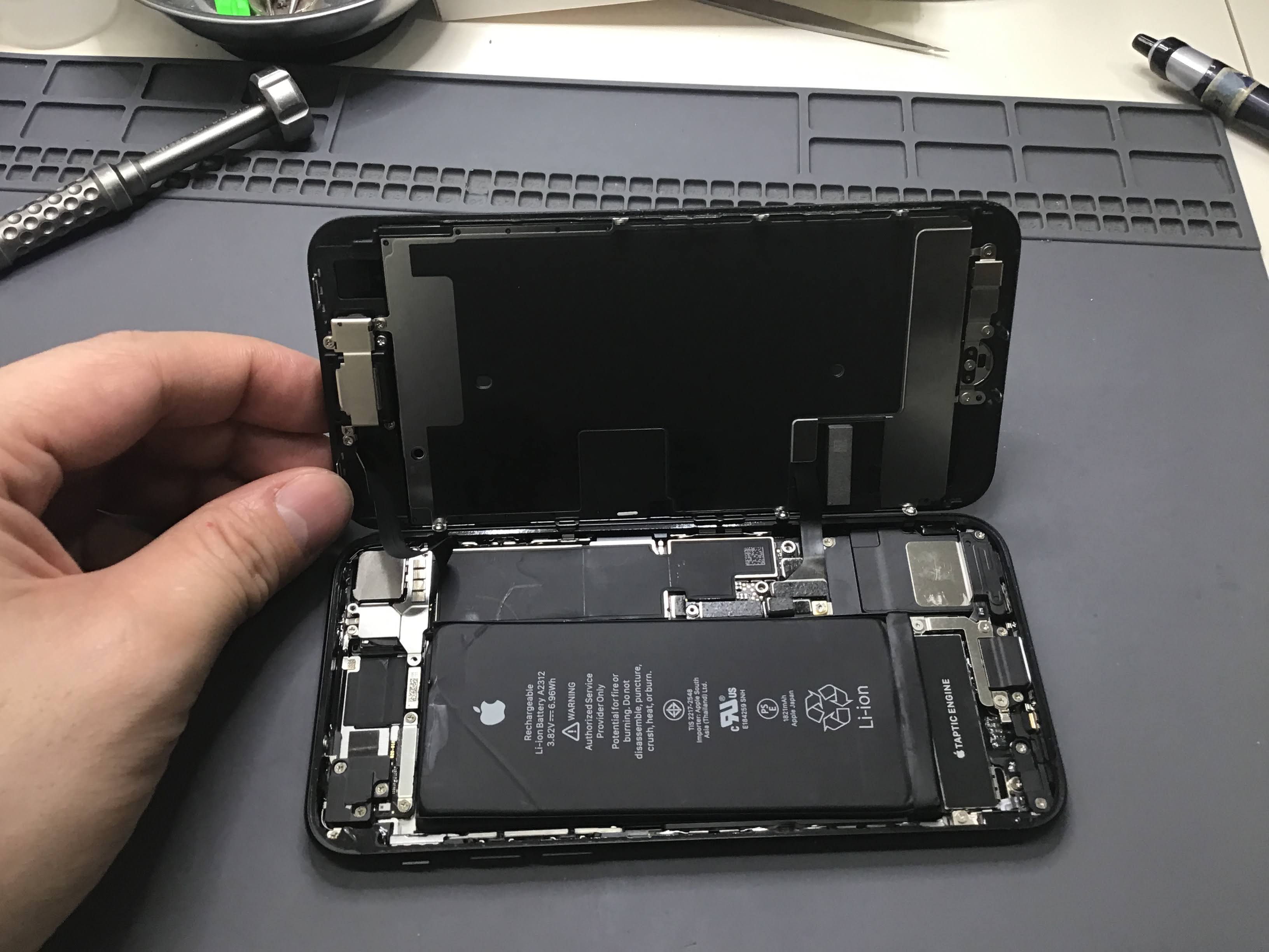 iPhone11データそのまま・最短即日修理のスマホ修理工房西八王子店にご相談ください！！