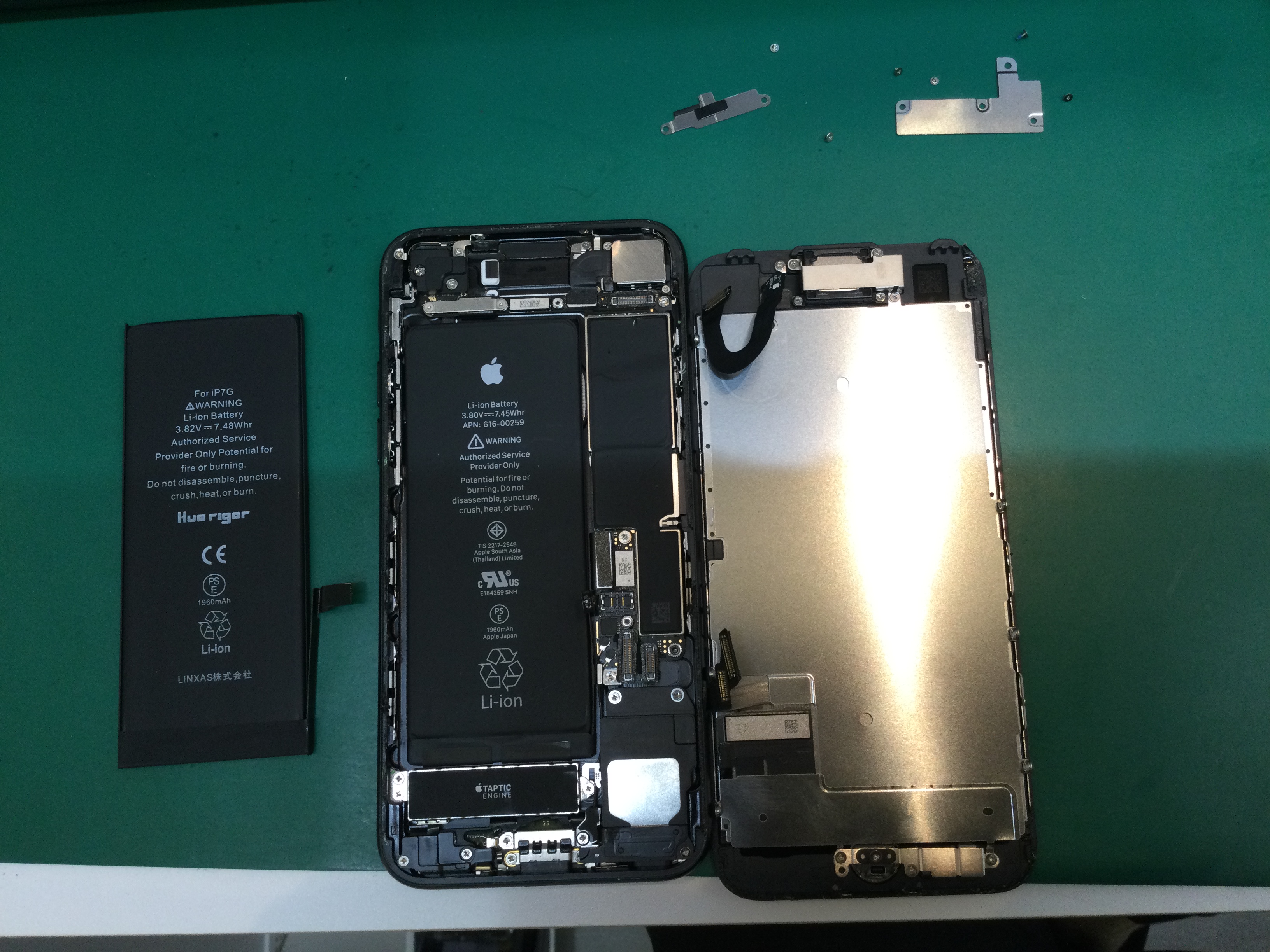 iPhoneのバッテリー交換は、データそのまま・即日修理のスマホ修理工房京王聖蹟桜ヶ丘ショッピングセンターB館店へ！