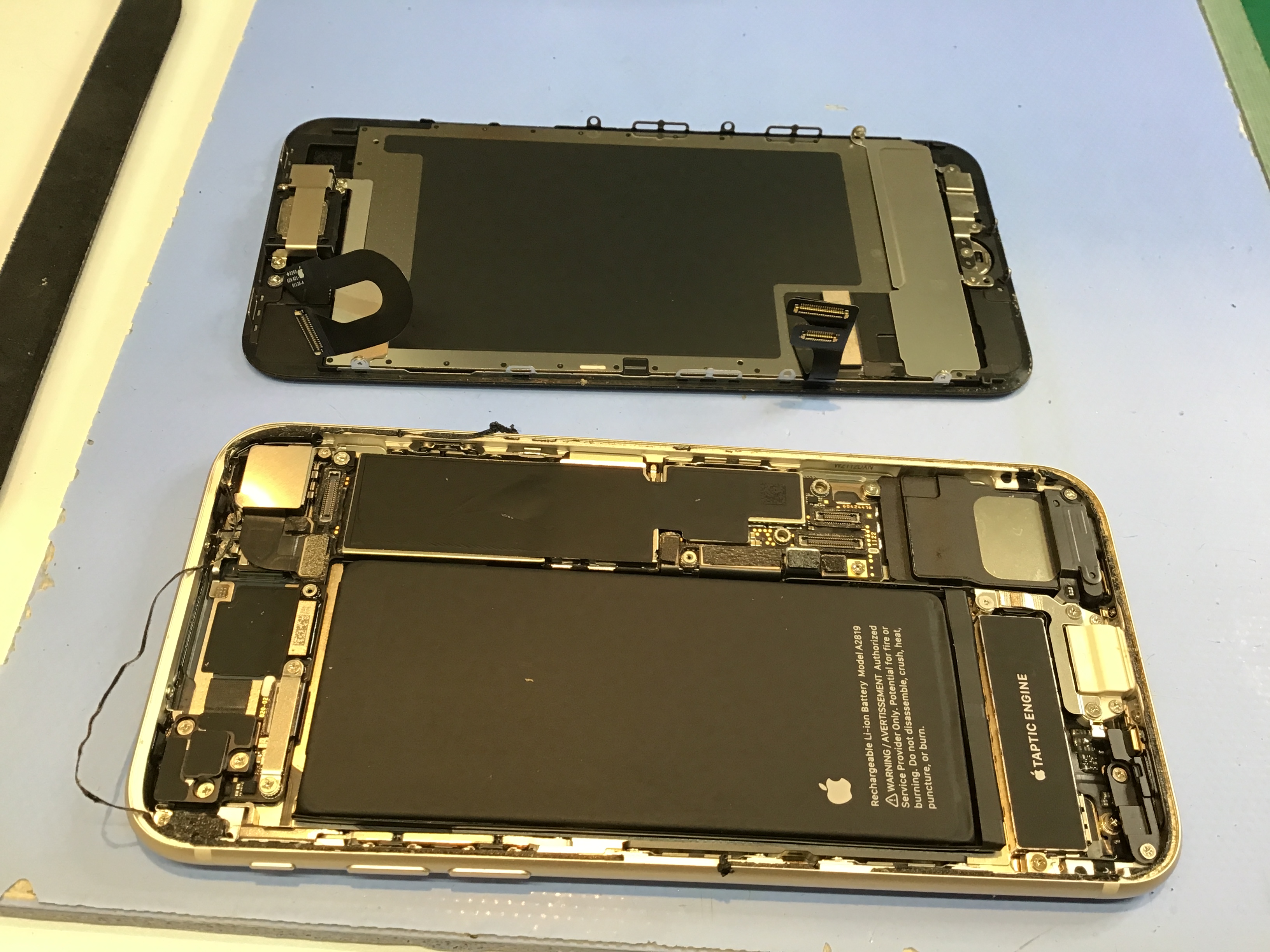 iPhoneのバッテリー交換は、データそのまま・即日修理のスマホ修理工房京王聖蹟桜ヶ丘ショッピングセンターB館店へ！