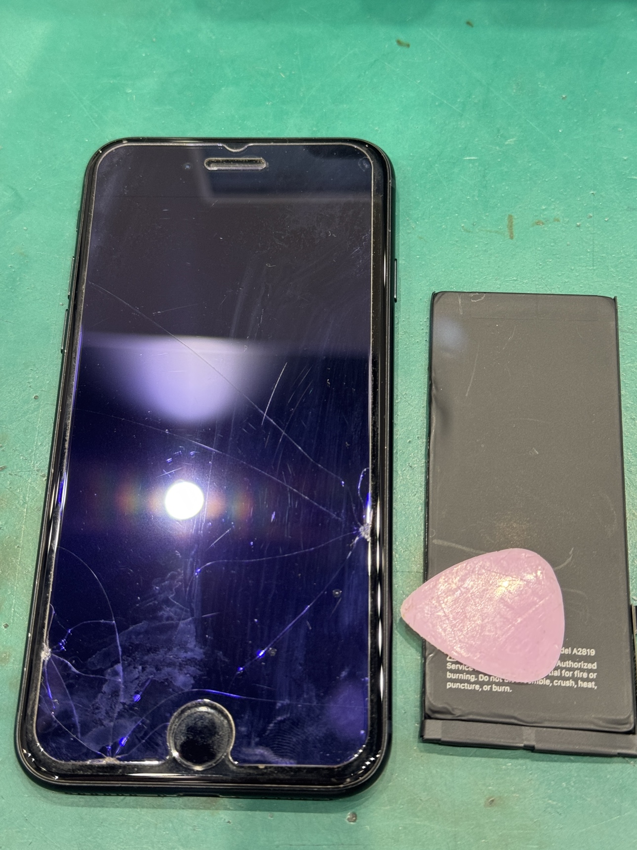 【バッテリー交換】iPhoneSE3の修理ならスマホ修理工房！