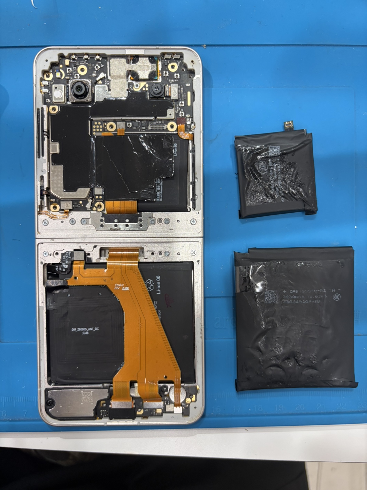 ZTE Libero Flipのバッテリー交換も承っております！【スマホ修理工房池袋P'パルコ店】